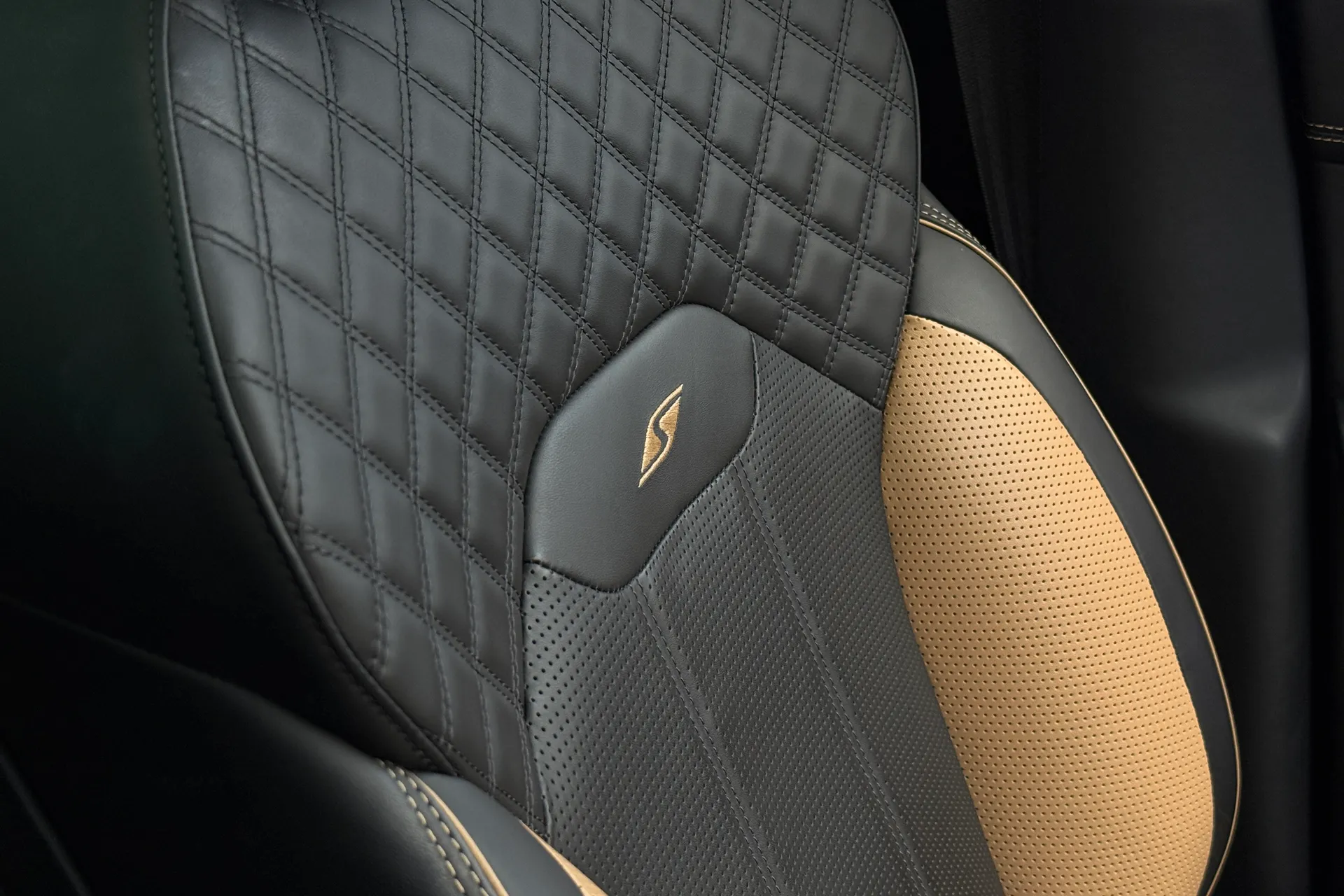 Bentley BENTAYGA thumbnail image number 37