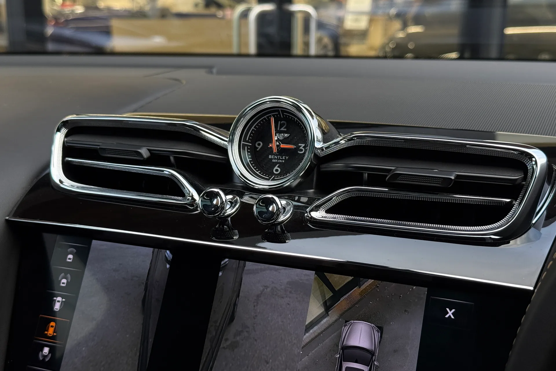 Bentley BENTAYGA thumbnail image number 28