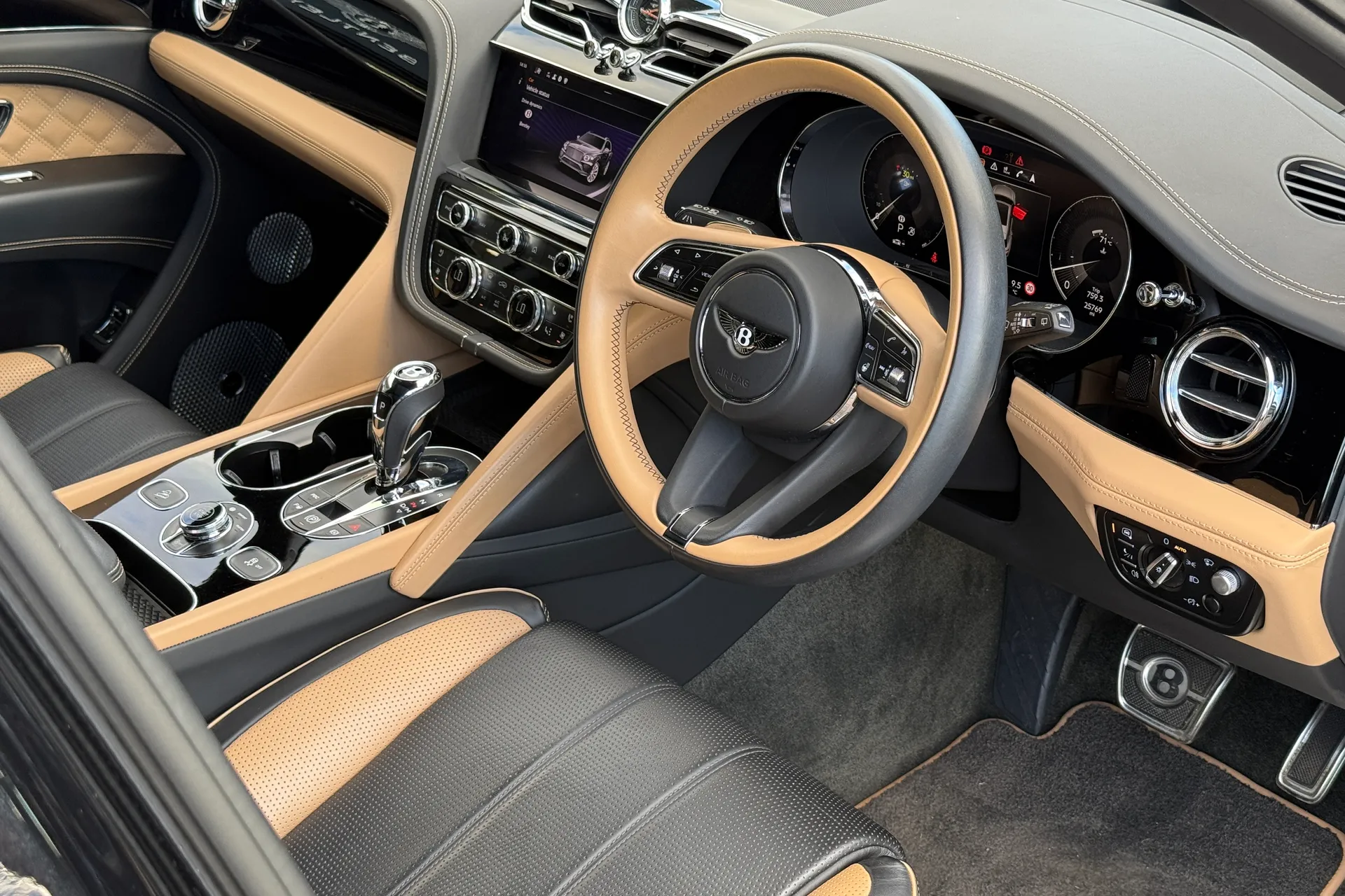 Bentley BENTAYGA thumbnail image number 3