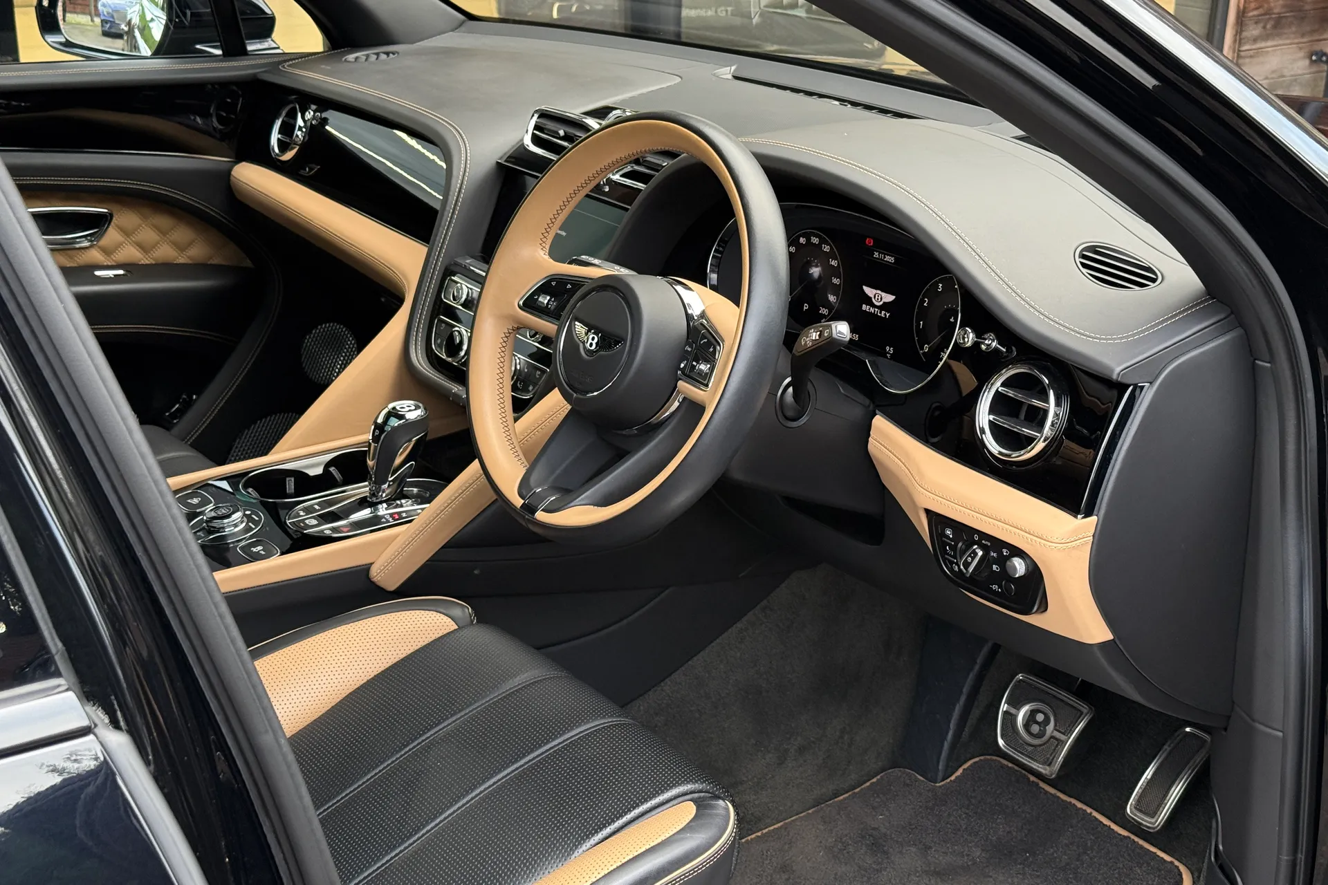 Bentley BENTAYGA thumbnail image number 13