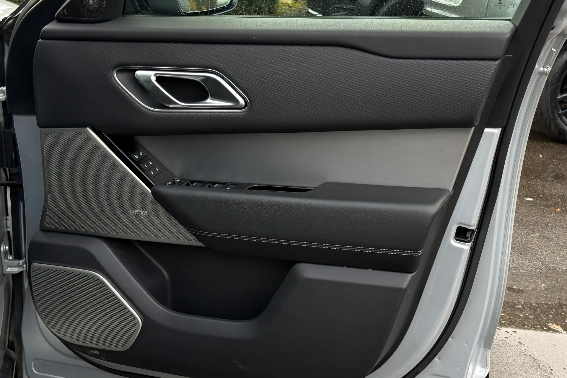 LAND ROVER RANGE ROVER VELAR thumbnail image number 41