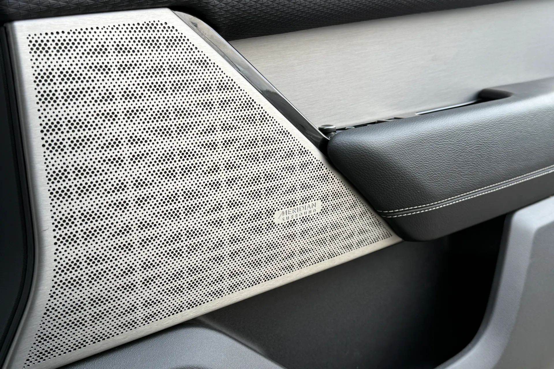 LAND ROVER RANGE ROVER VELAR thumbnail image number 40