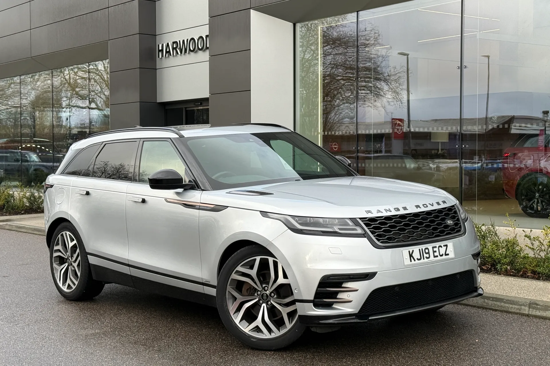 LAND ROVER RANGE ROVER VELAR focused image