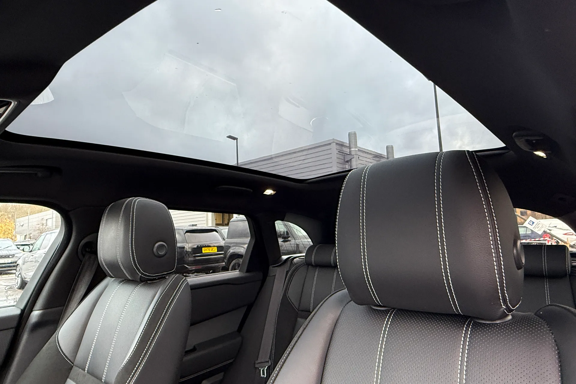 LAND ROVER RANGE ROVER VELAR thumbnail image number 4