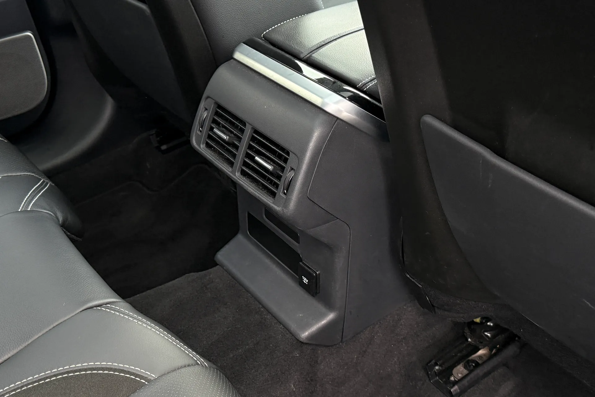 LAND ROVER RANGE ROVER VELAR thumbnail image number 32