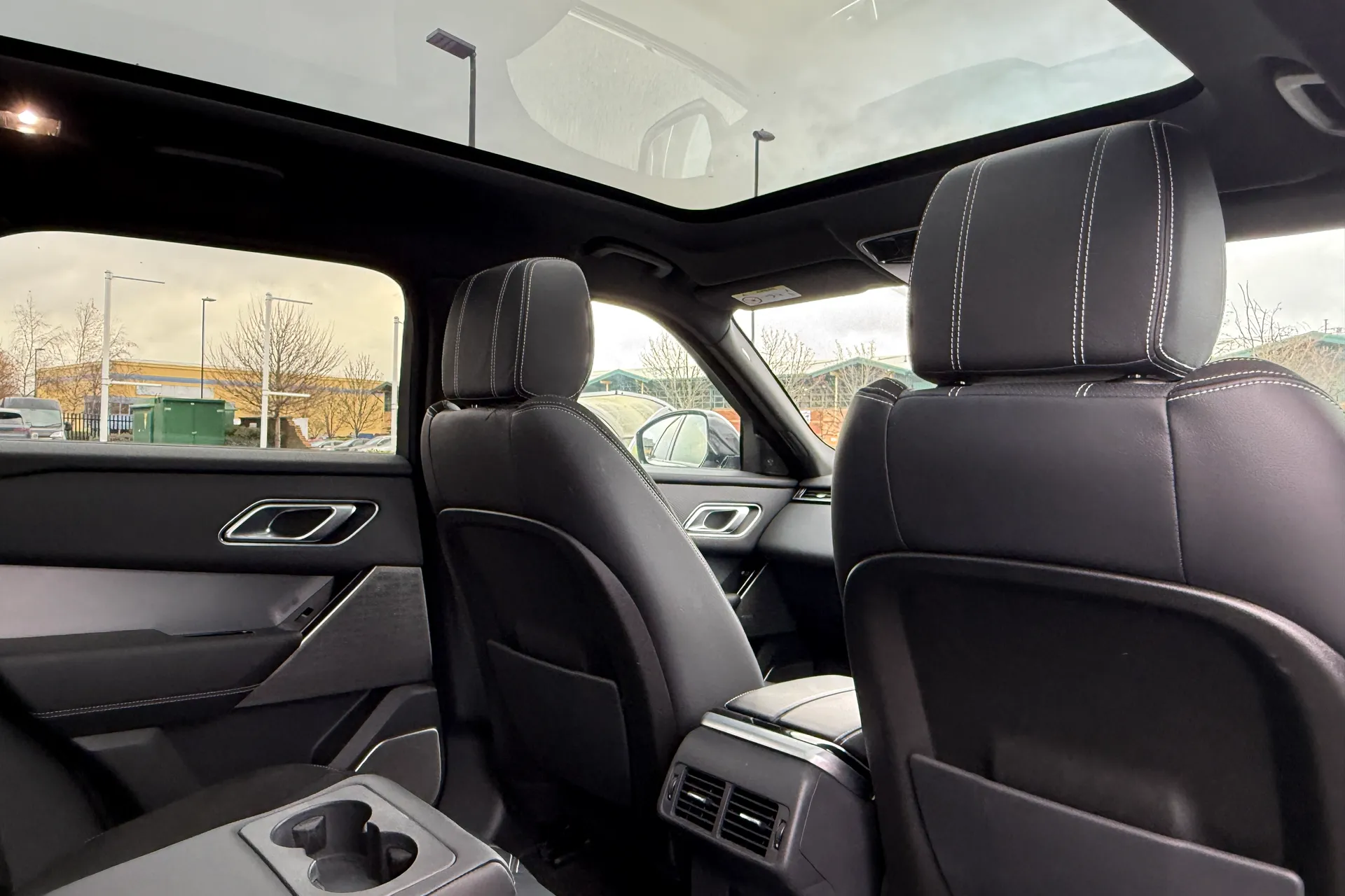 LAND ROVER RANGE ROVER VELAR thumbnail image number 30