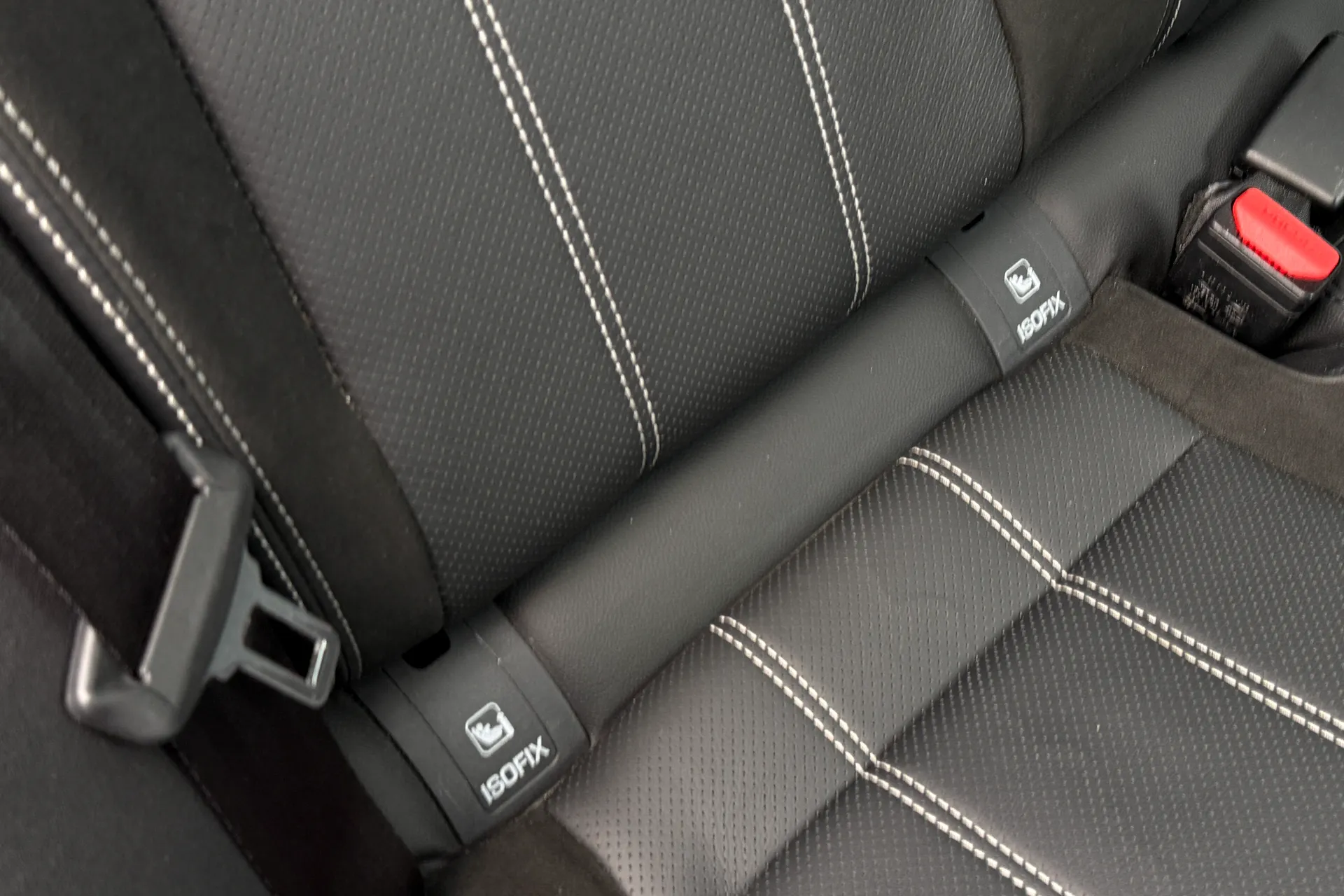 LAND ROVER RANGE ROVER VELAR thumbnail image number 31