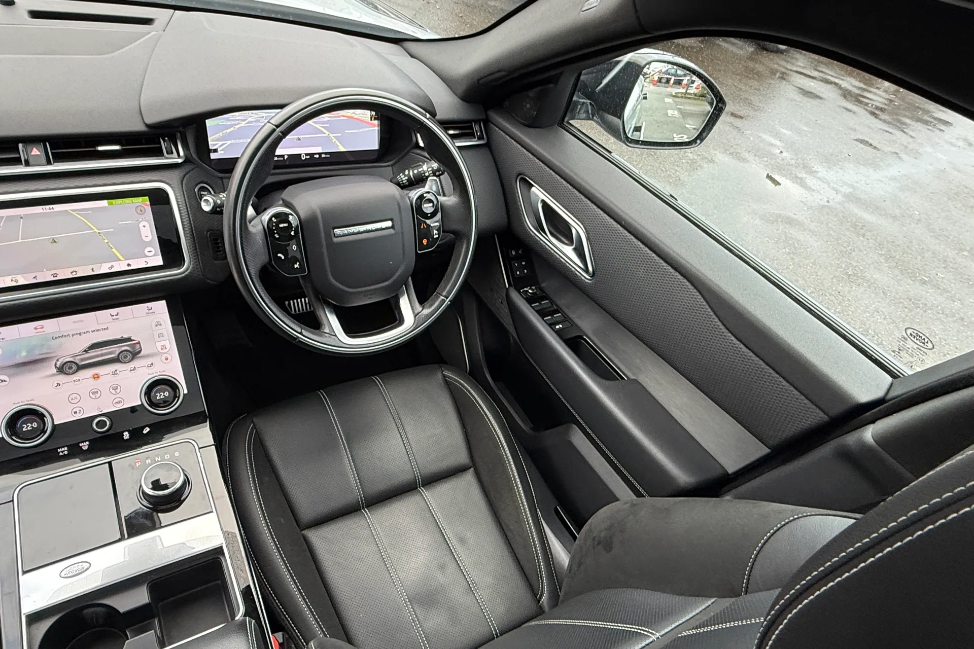 LAND ROVER RANGE ROVER VELAR thumbnail image number 23