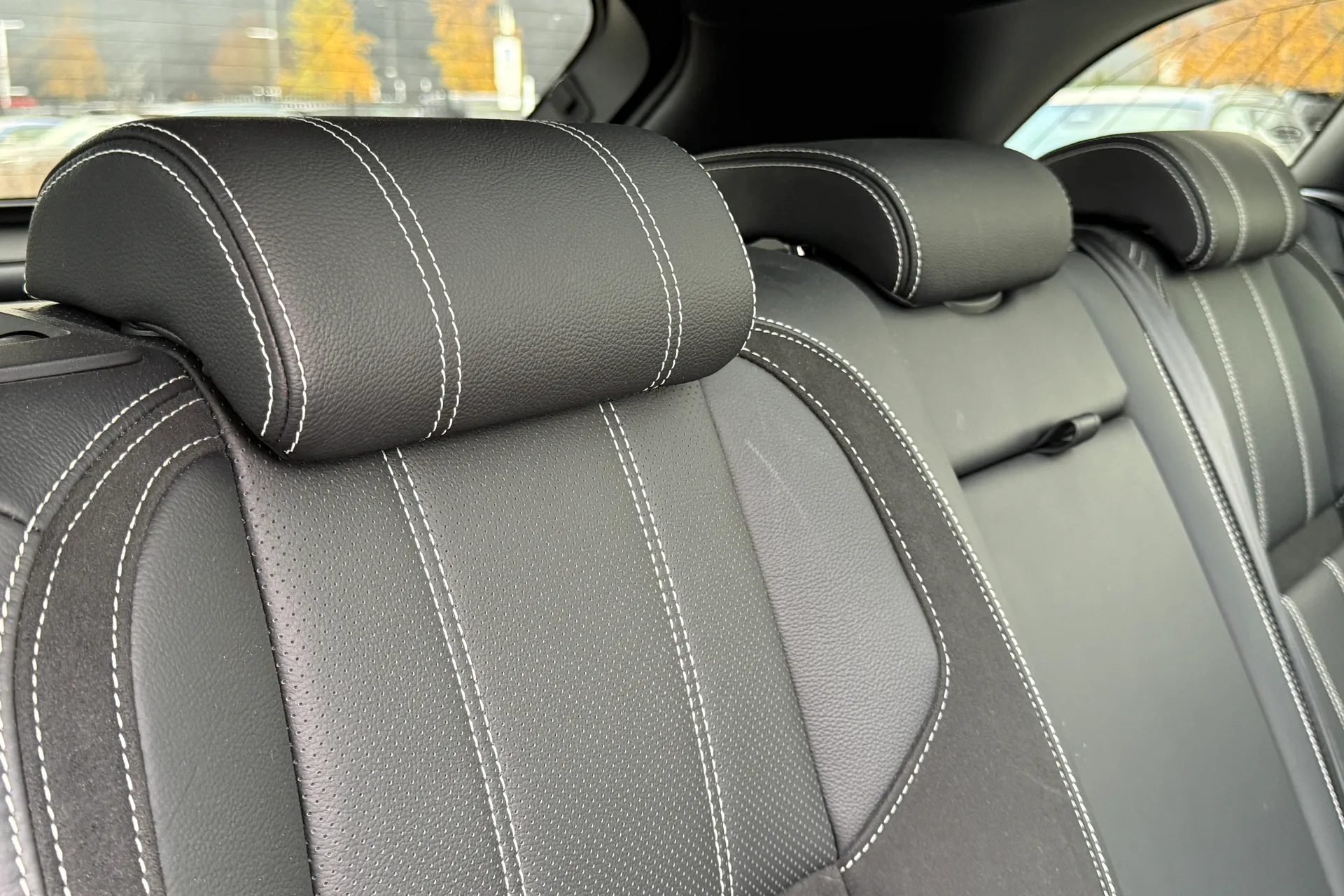 LAND ROVER RANGE ROVER VELAR thumbnail image number 28