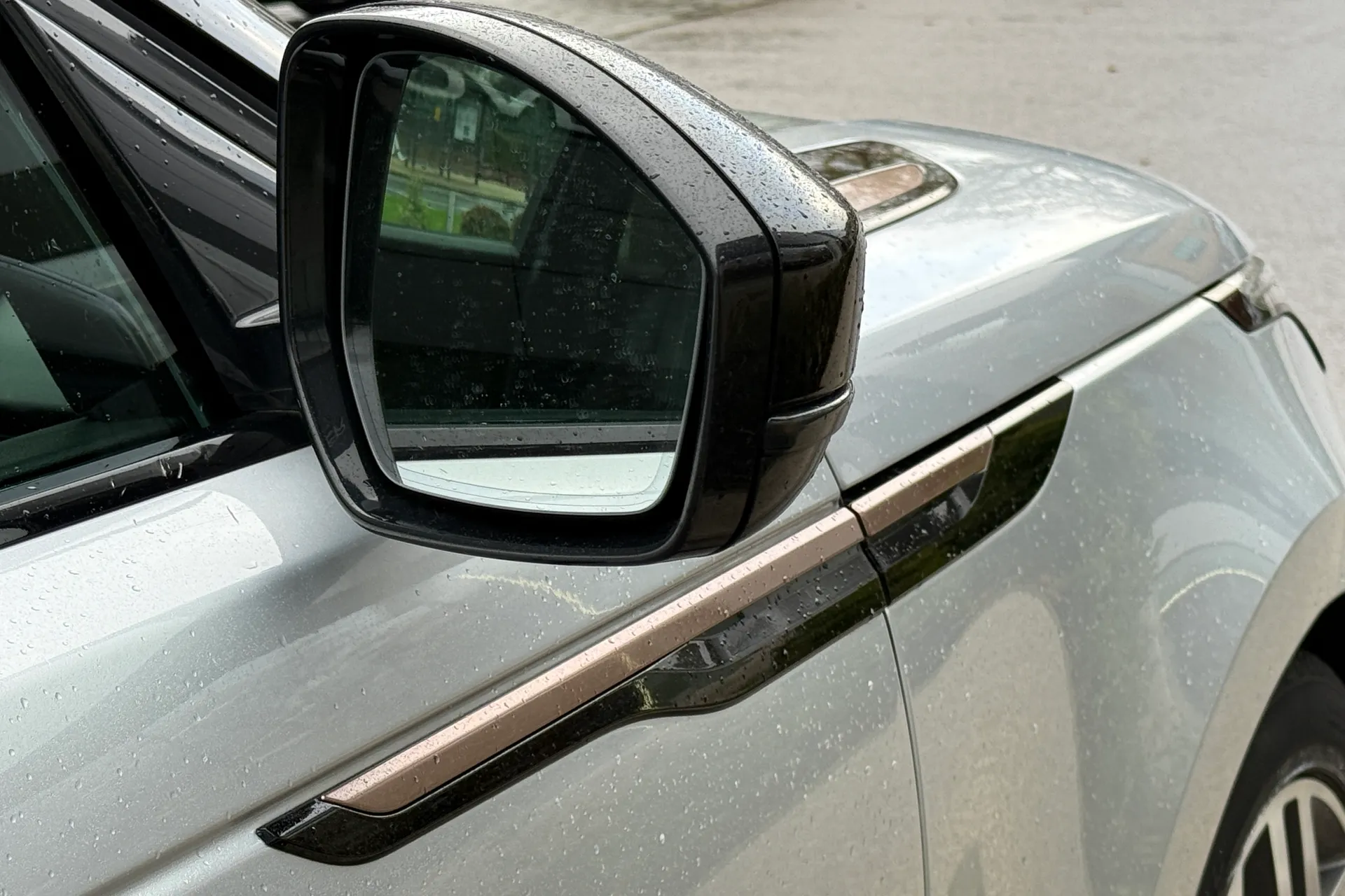 LAND ROVER RANGE ROVER VELAR thumbnail image number 10