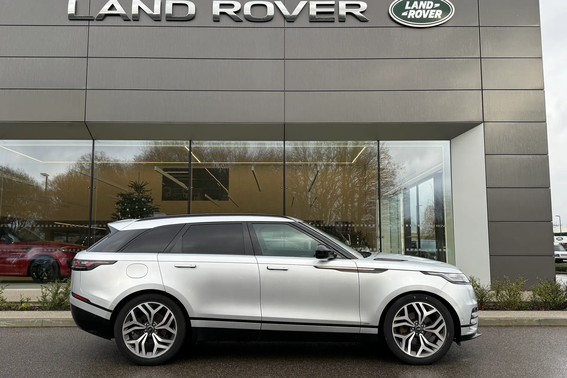 LAND ROVER RANGE ROVER VELAR thumbnail image number 2