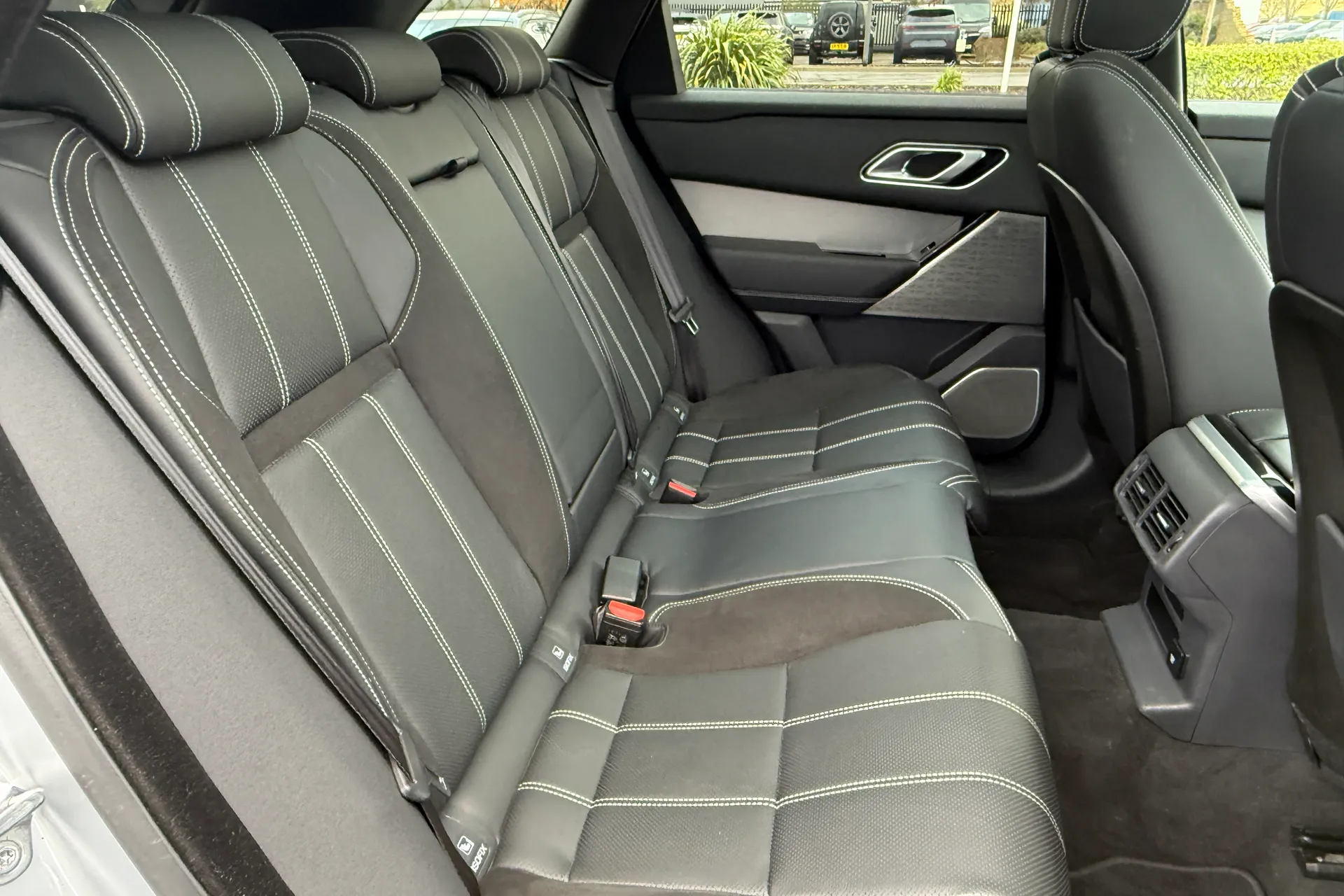 LAND ROVER RANGE ROVER VELAR thumbnail image number 29