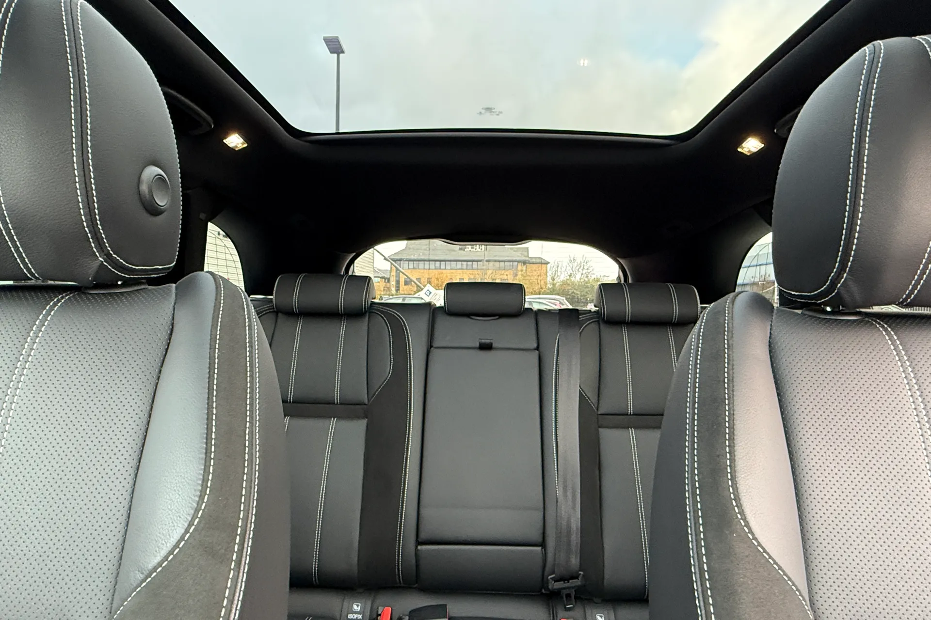 LAND ROVER RANGE ROVER VELAR thumbnail image number 33