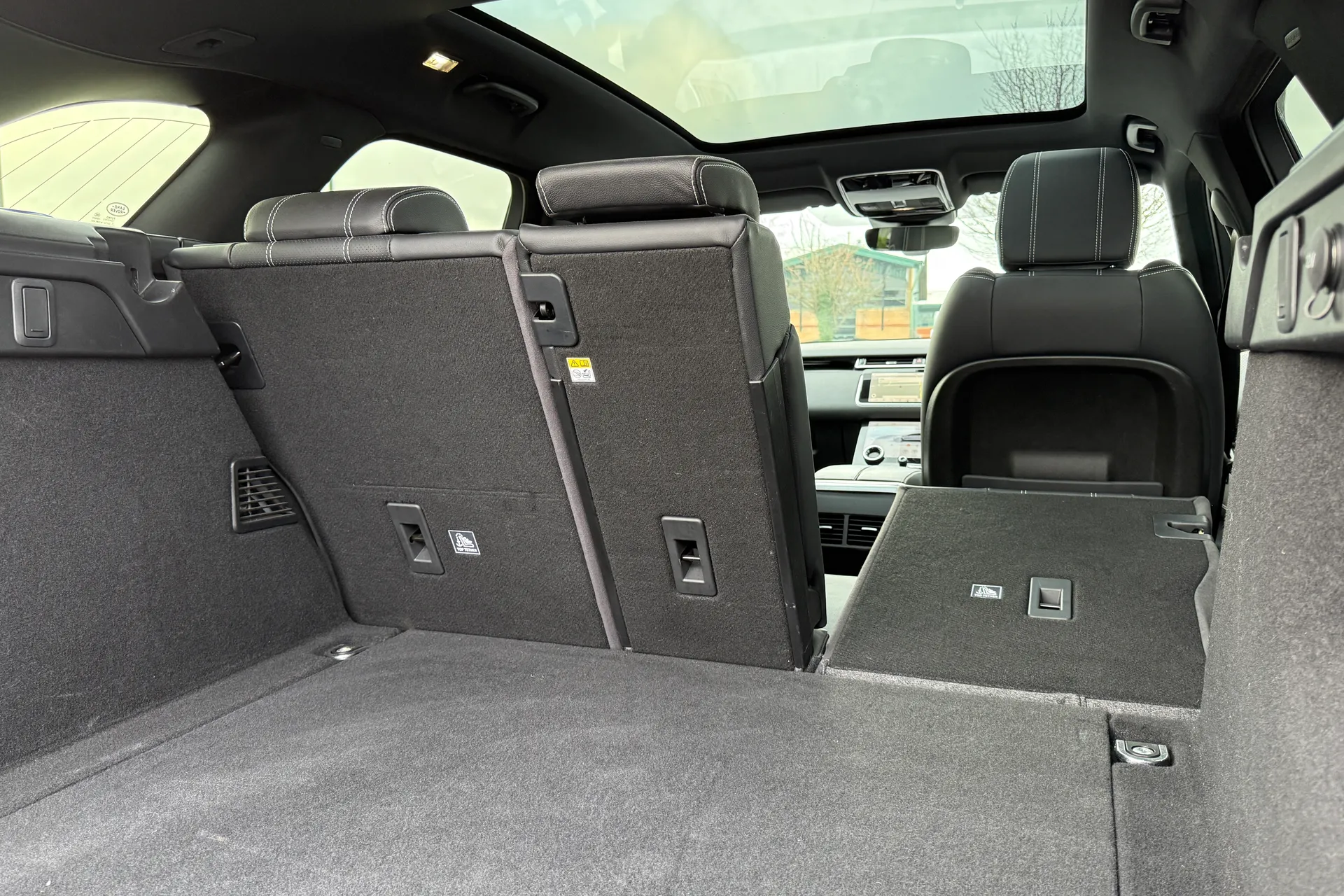 LAND ROVER RANGE ROVER VELAR thumbnail image number 27