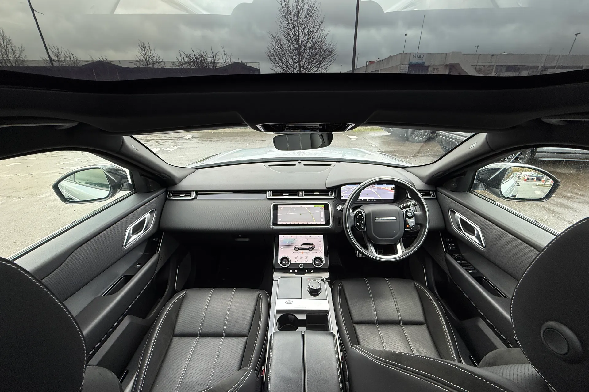 LAND ROVER RANGE ROVER VELAR thumbnail image number 3