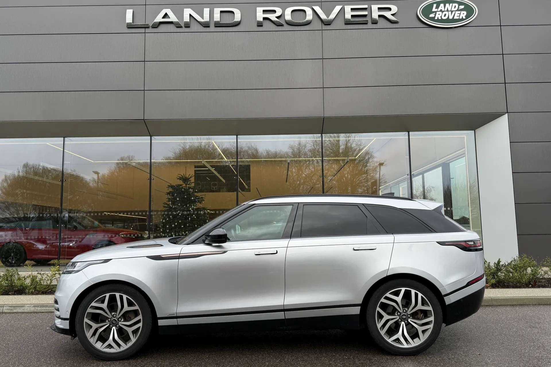 LAND ROVER RANGE ROVER VELAR thumbnail image number 7