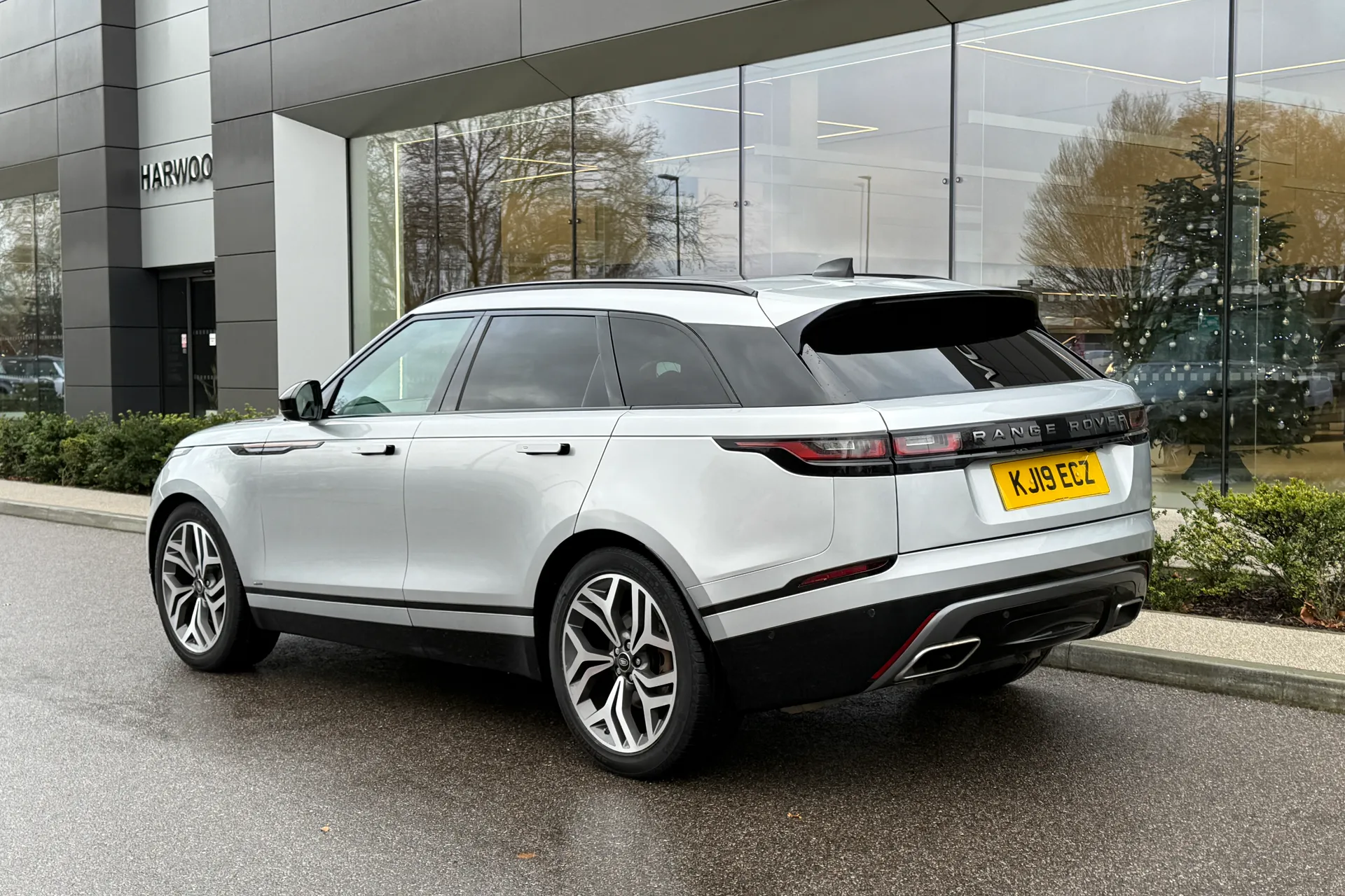 LAND ROVER RANGE ROVER VELAR thumbnail image number 16