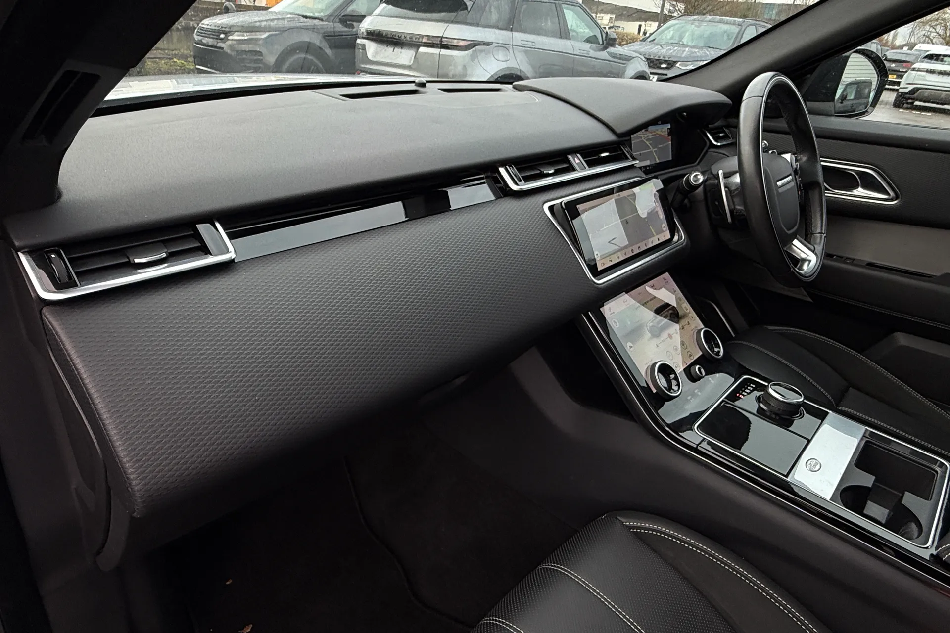 LAND ROVER RANGE ROVER VELAR thumbnail image number 37