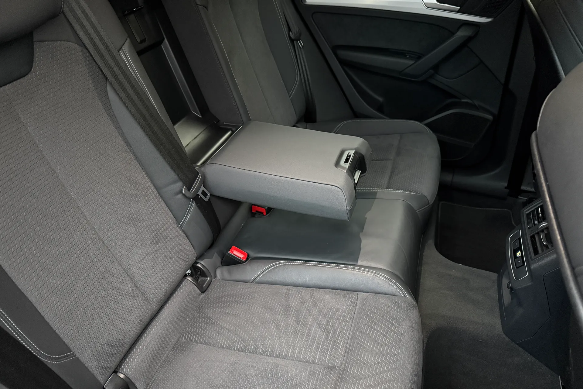 Audi Q5 thumbnail image number 26