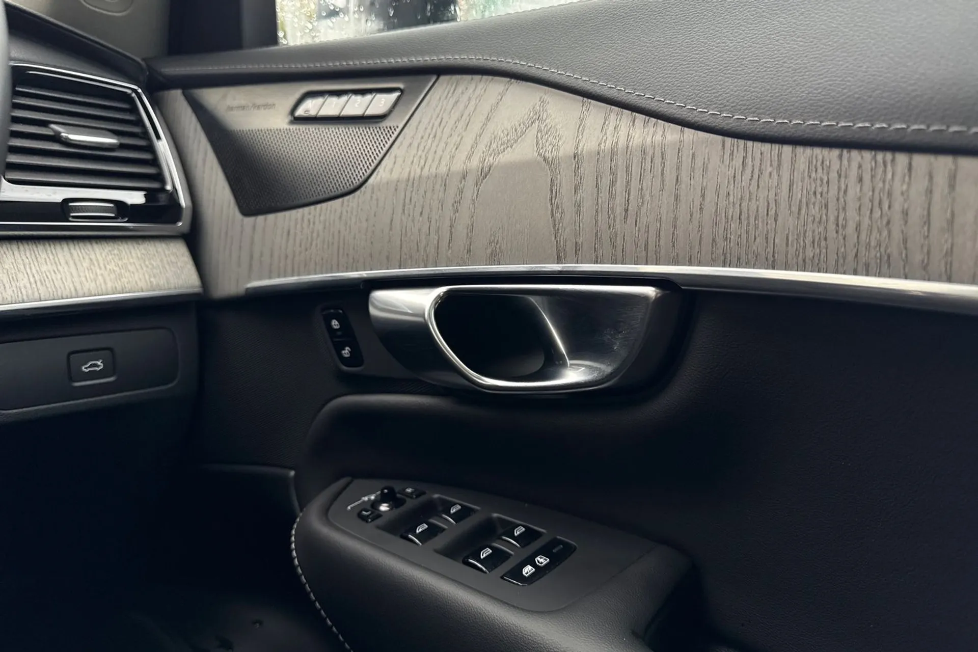 Volvo XC90 thumbnail image number 41