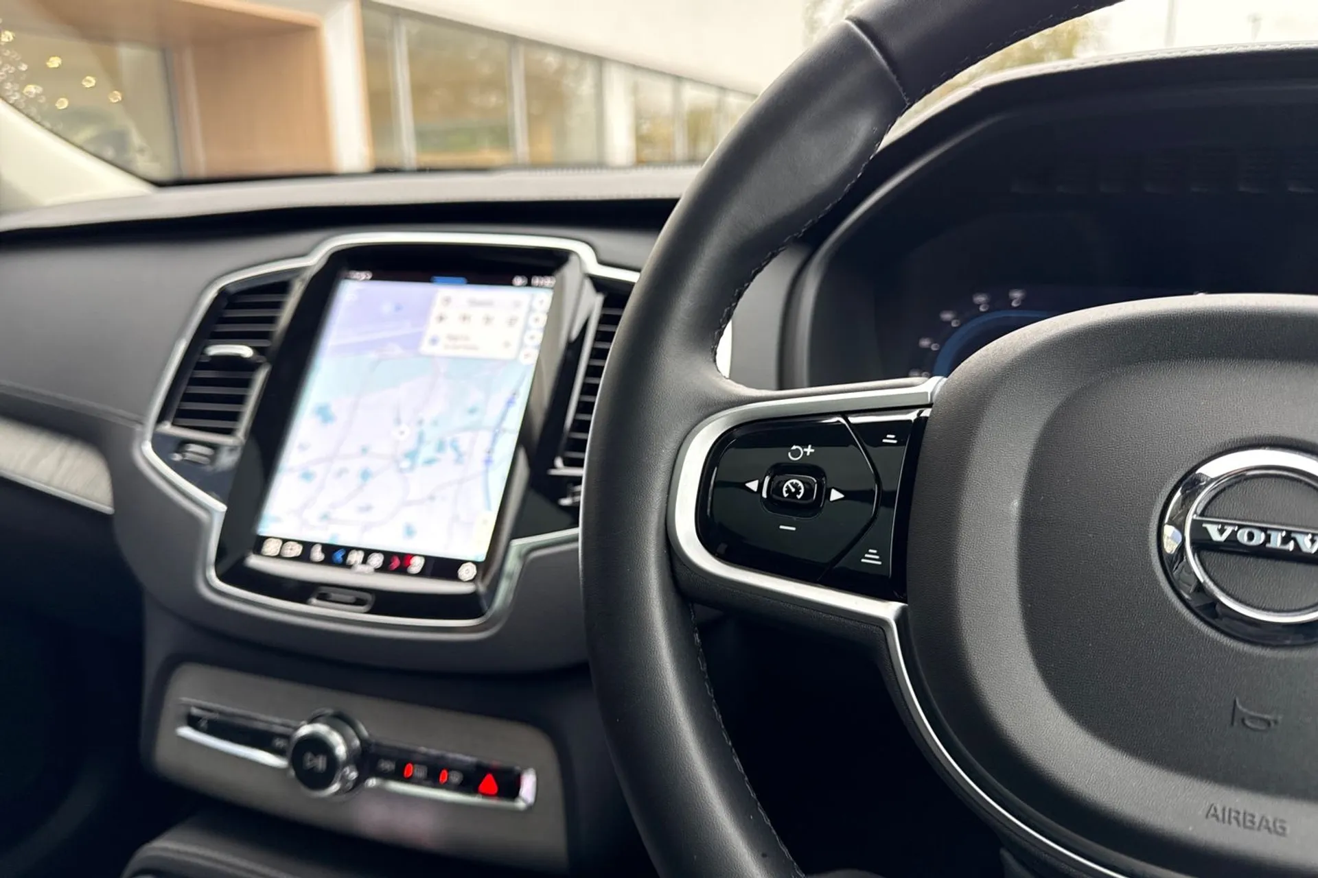 Volvo XC90 thumbnail image number 35