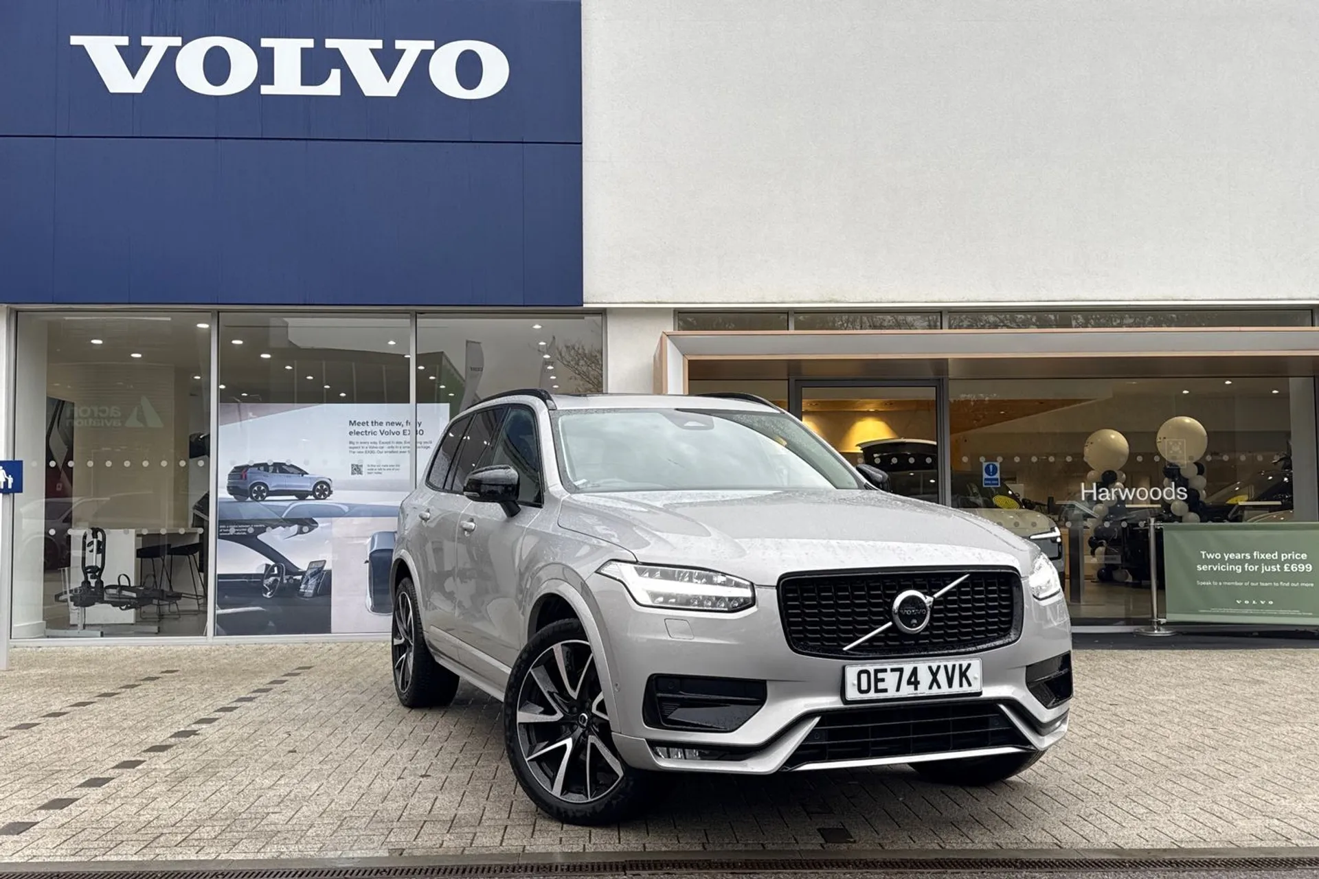 Volvo XC90 focused image