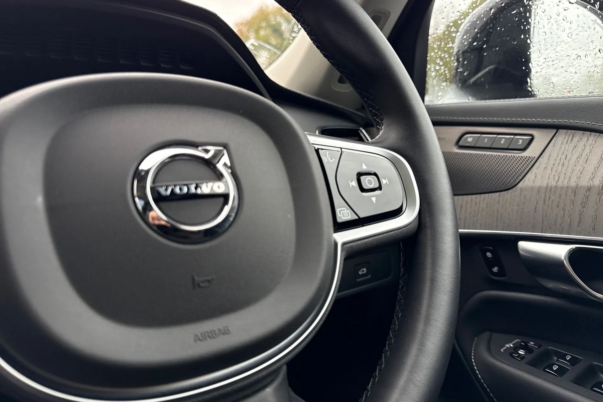 Volvo XC90 thumbnail image number 36