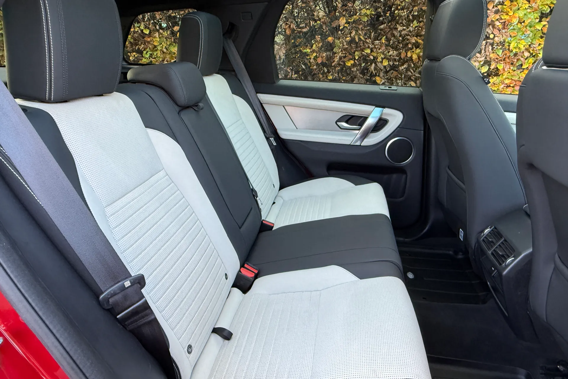 LAND ROVER DISCOVERY SPORT thumbnail image number 30