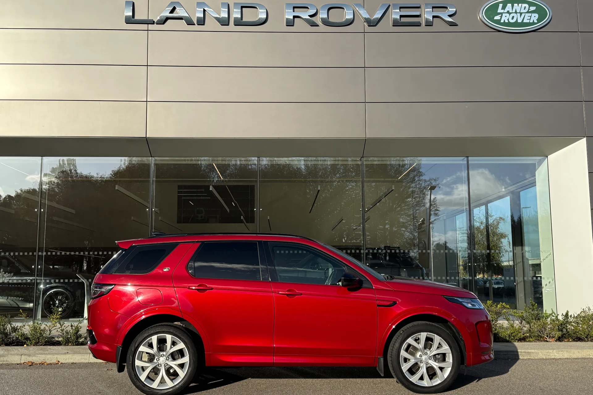 LAND ROVER DISCOVERY SPORT thumbnail image number 2