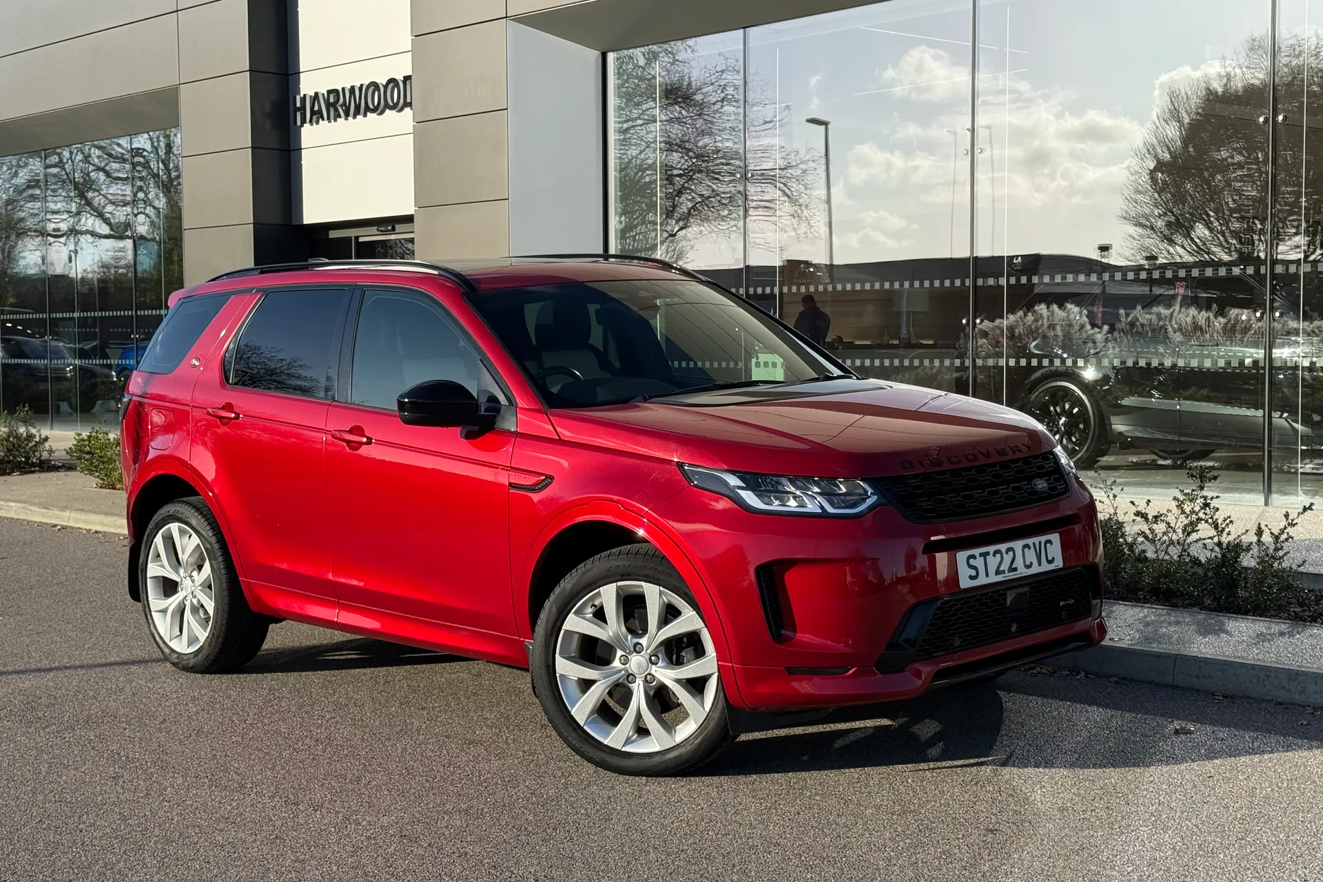 LAND ROVER DISCOVERY SPORT focused image