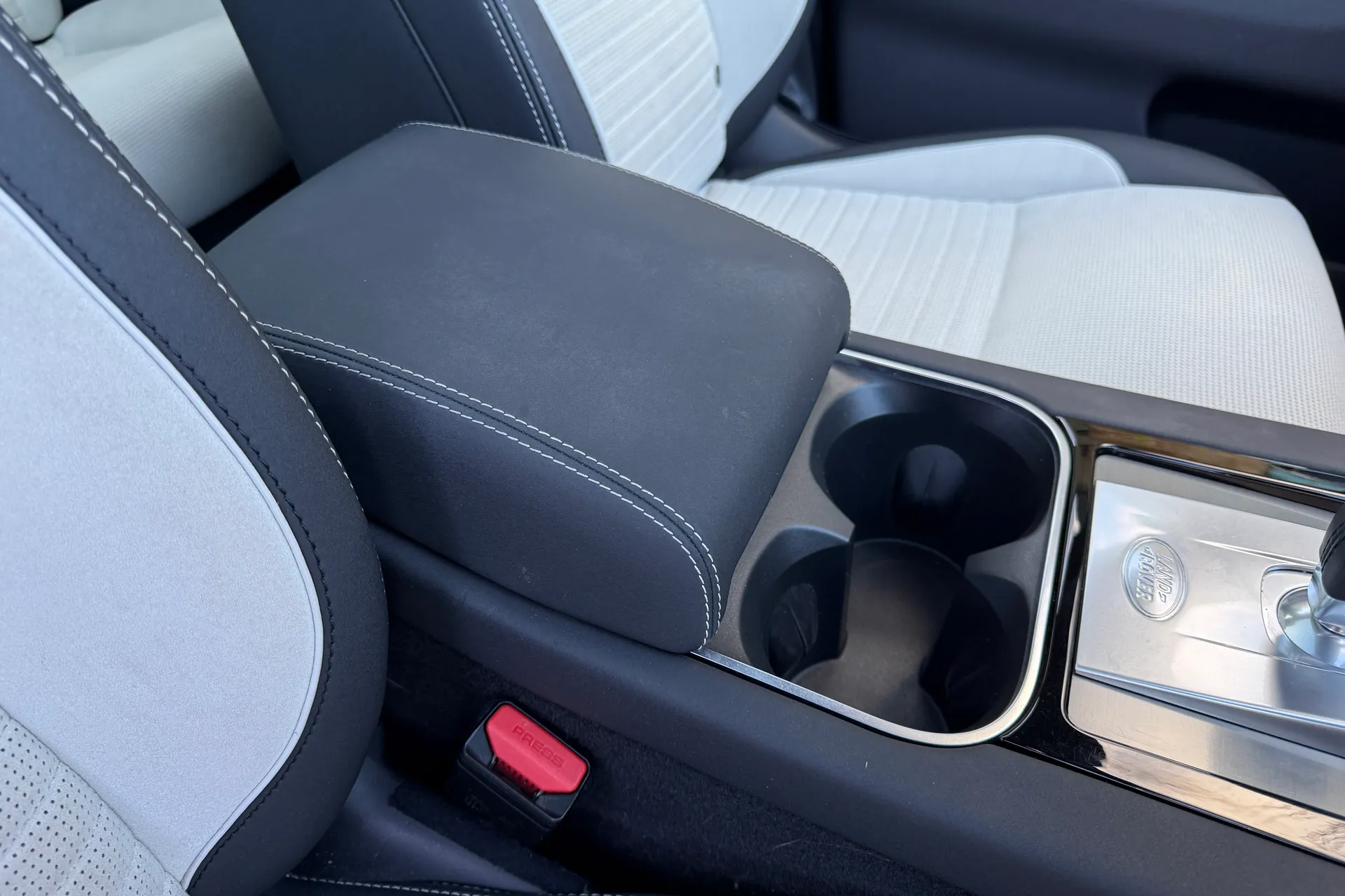 LAND ROVER DISCOVERY SPORT thumbnail image number 38