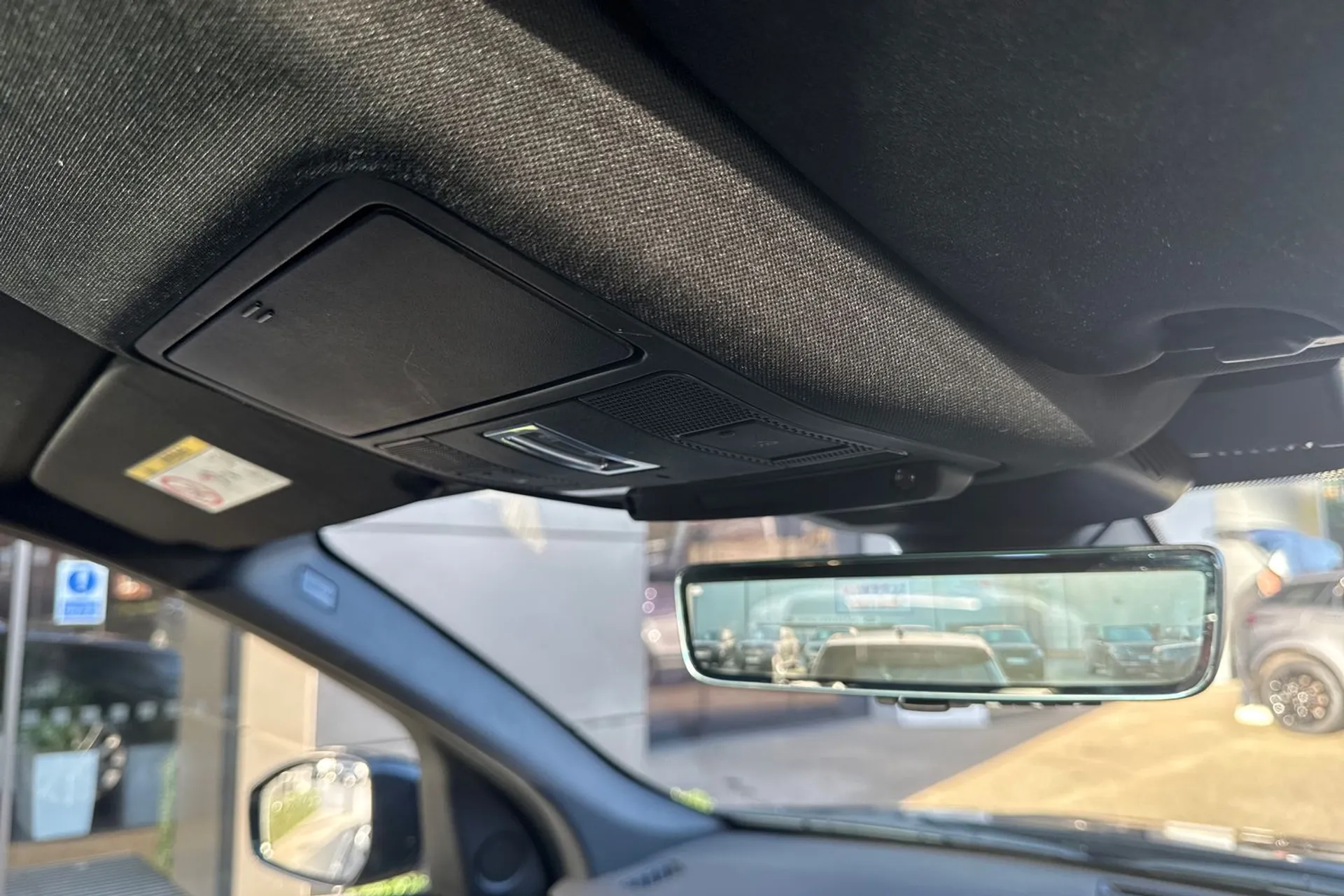 LAND ROVER DISCOVERY SPORT thumbnail image number 16