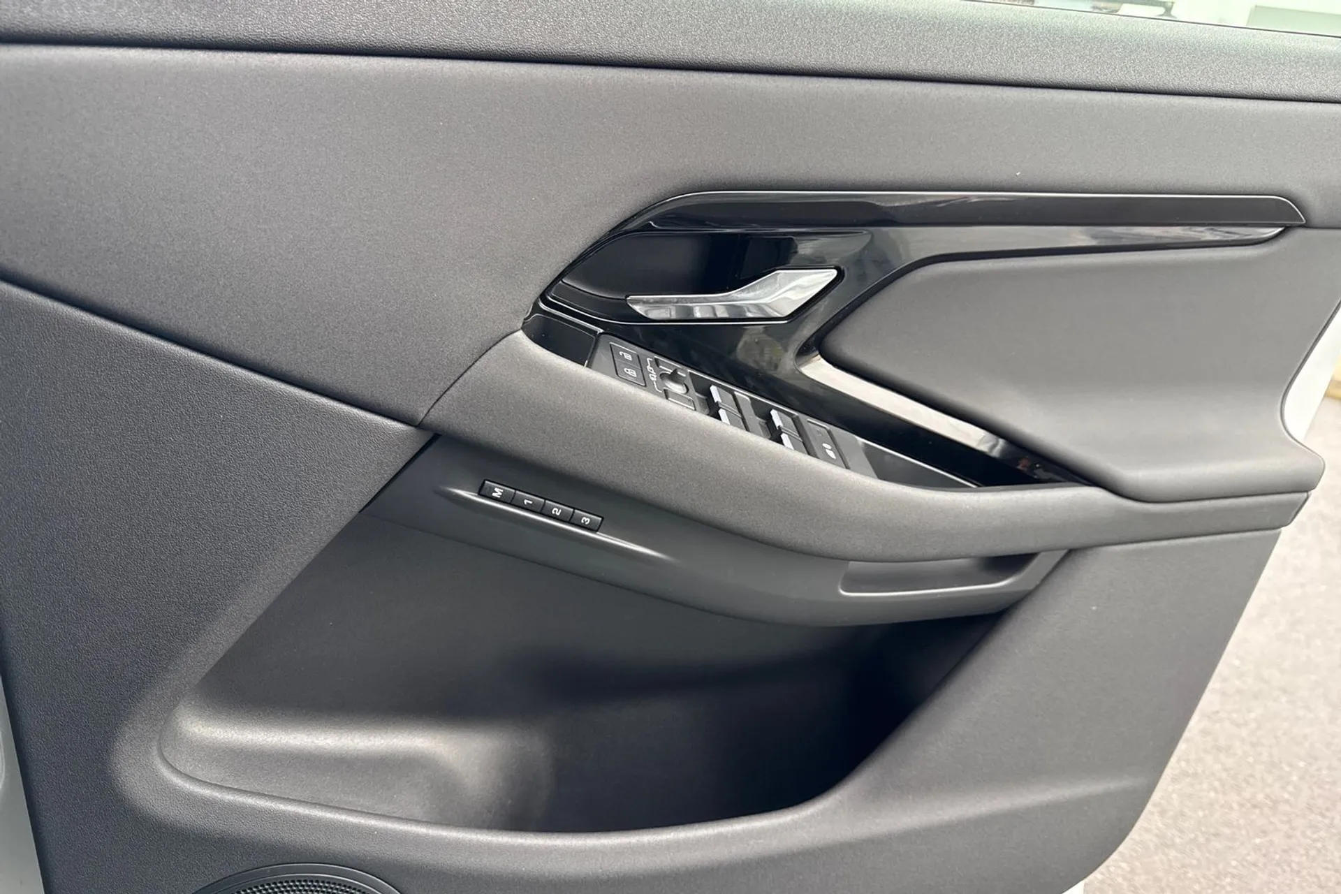 LAND ROVER RANGE ROVER EVOQUE thumbnail image number 47