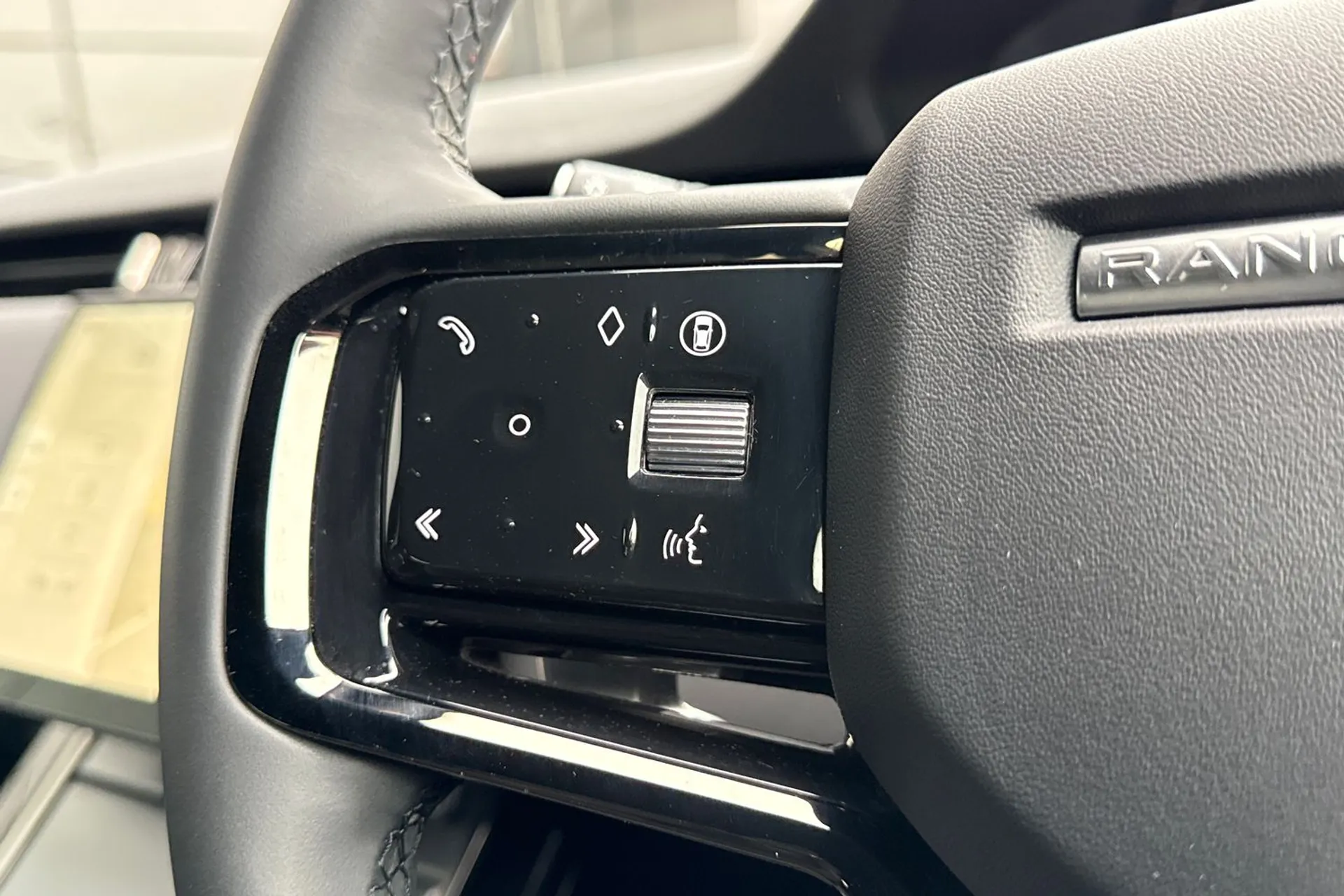 LAND ROVER RANGE ROVER EVOQUE thumbnail image number 44