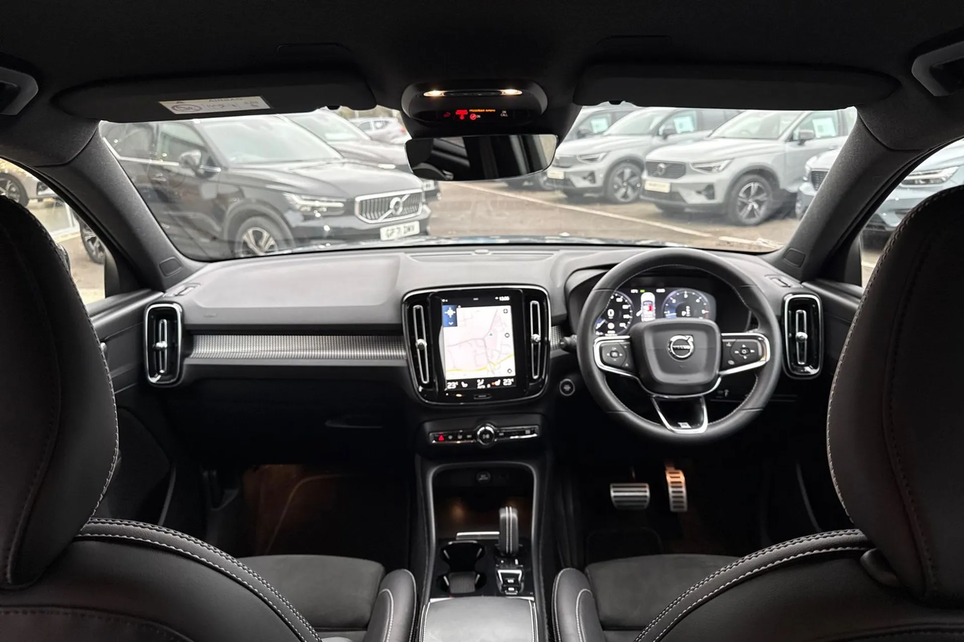 Volvo XC40 thumbnail image number 3