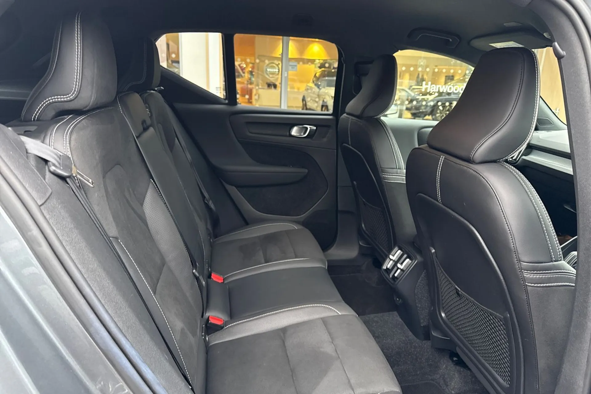 Volvo XC40 thumbnail image number 23