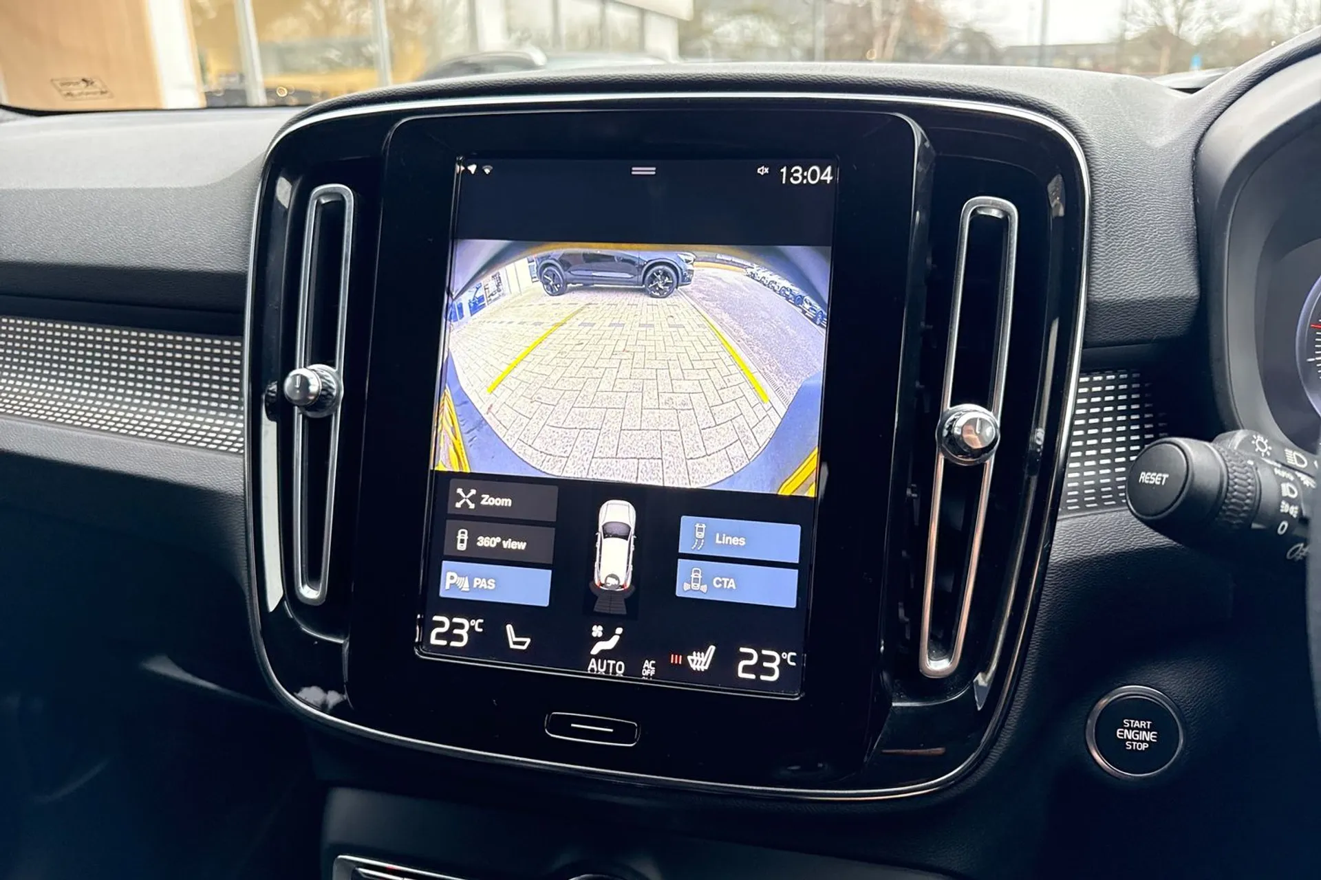 Volvo XC40 thumbnail image number 38