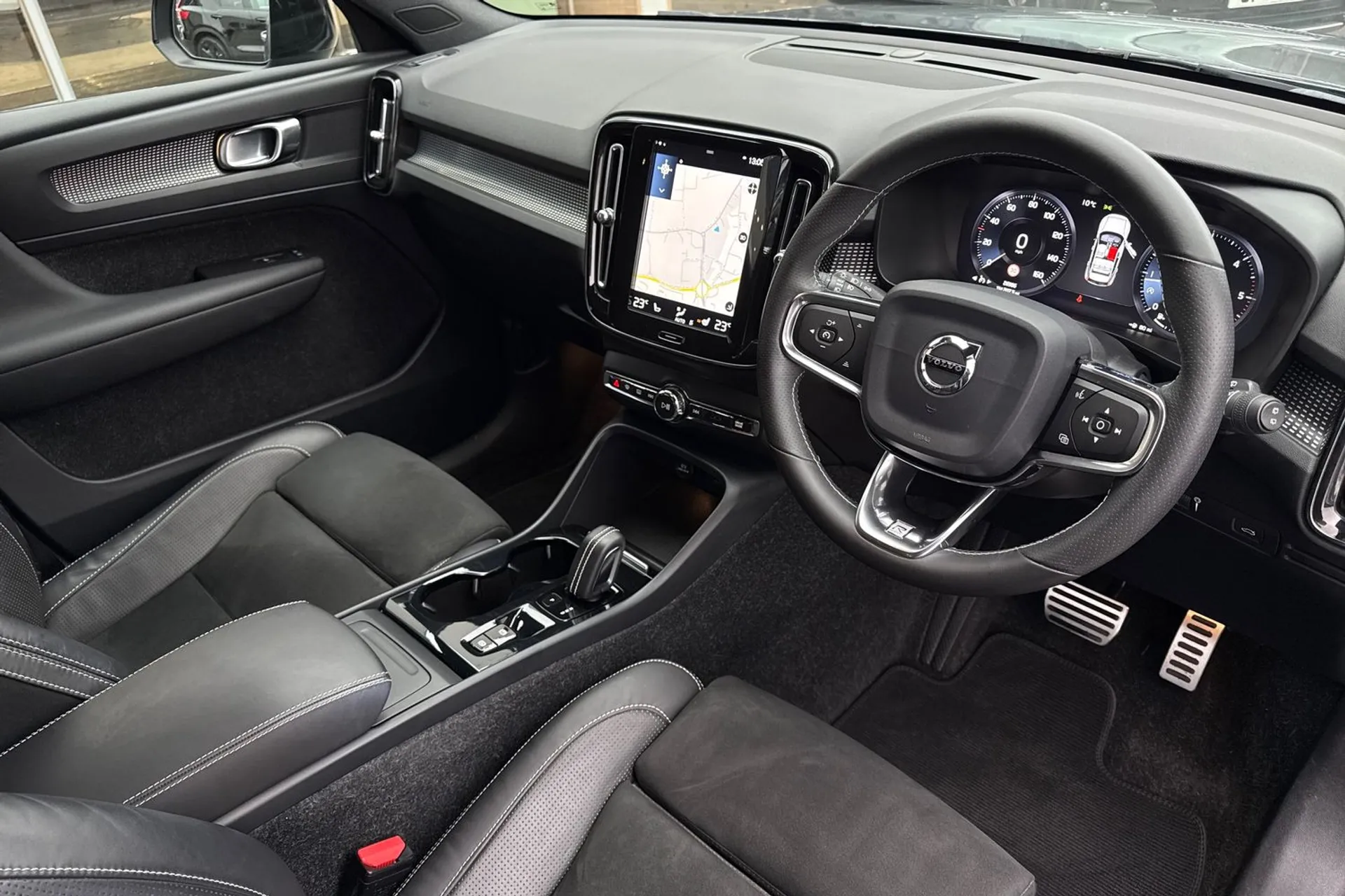 Volvo XC40 thumbnail image number 6