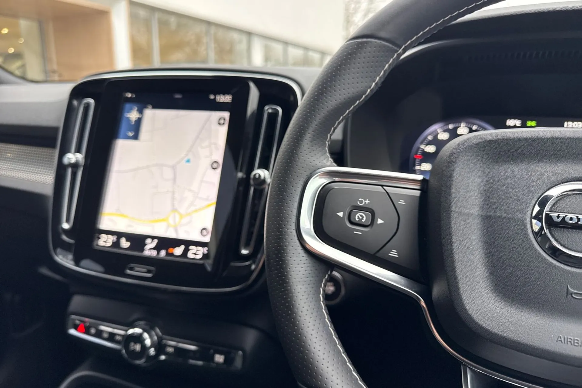 Volvo XC40 thumbnail image number 36