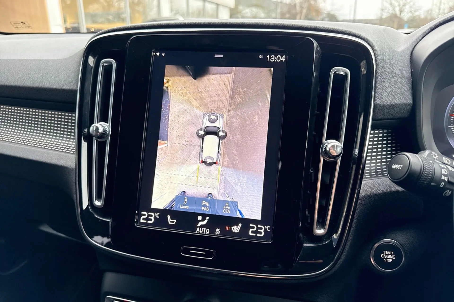 Volvo XC40 thumbnail image number 4