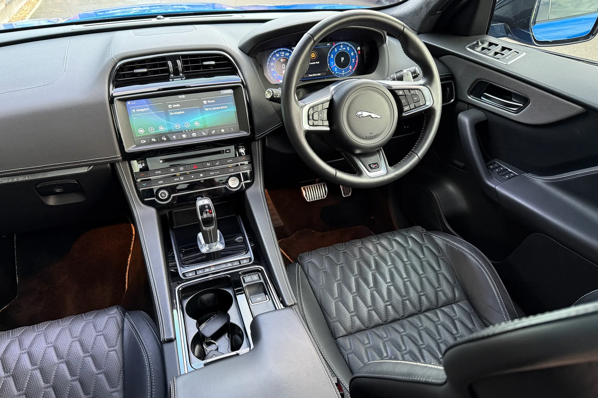 Jaguar F-PACE thumbnail image number 23