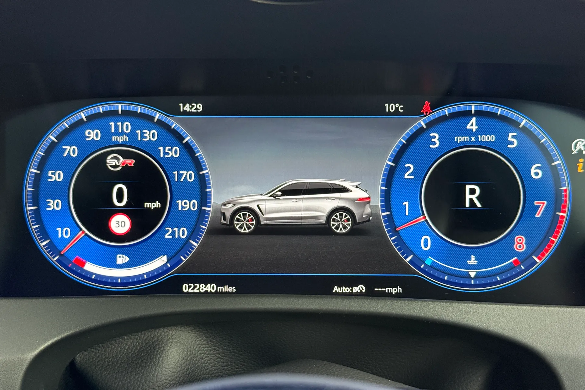 Jaguar F-PACE thumbnail image number 33