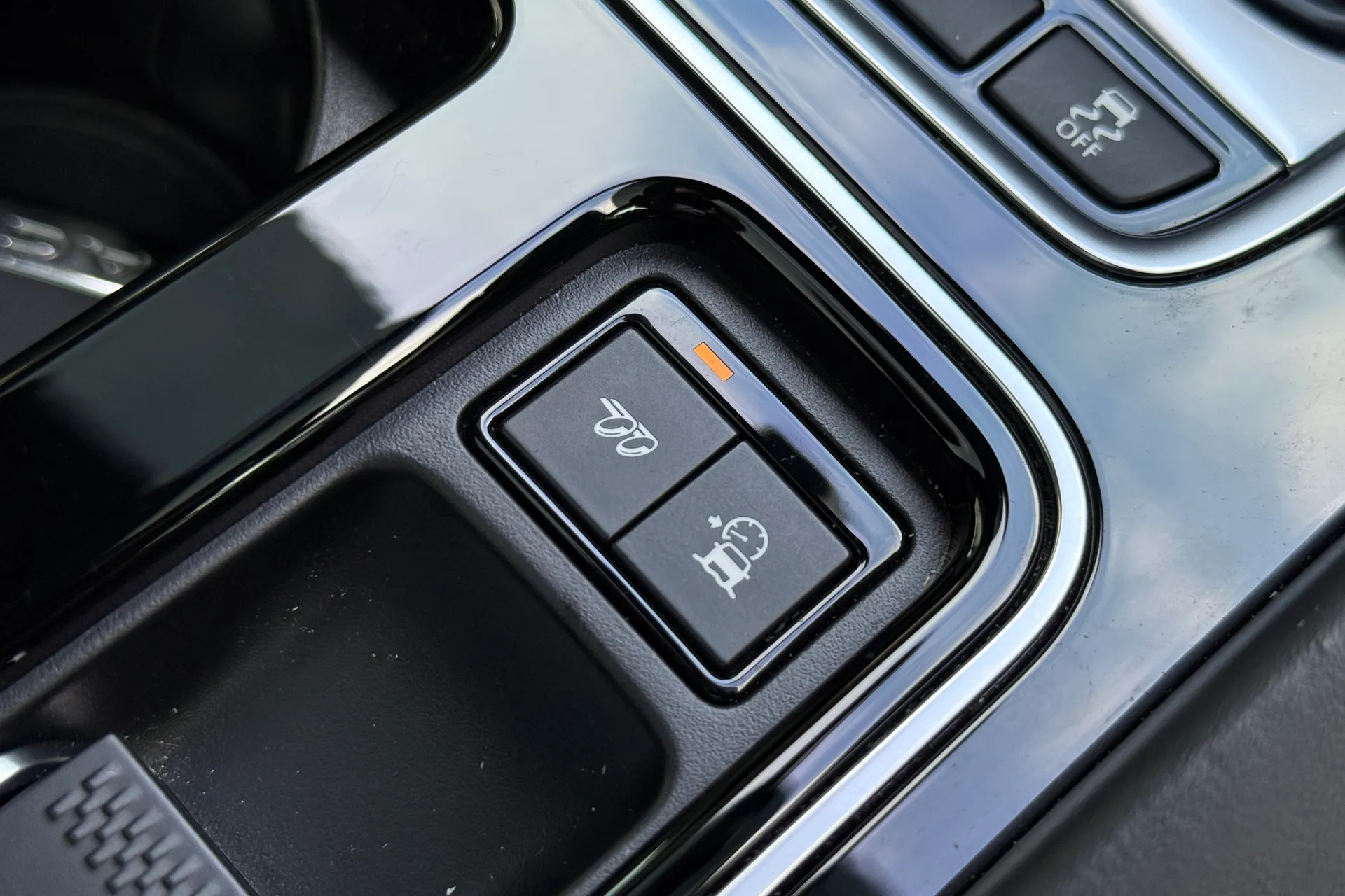 Jaguar F-PACE thumbnail image number 36