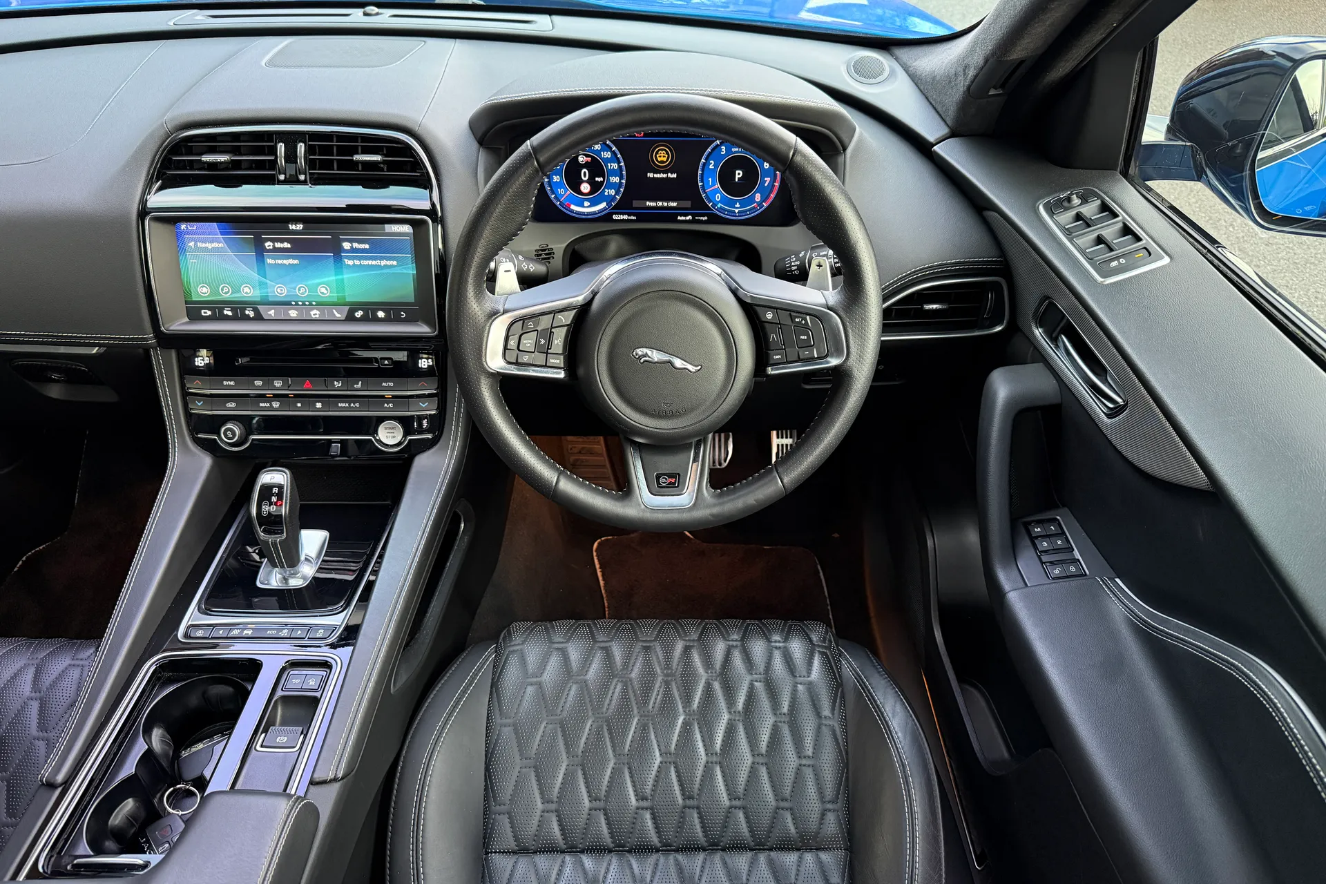 Jaguar F-PACE thumbnail image number 22