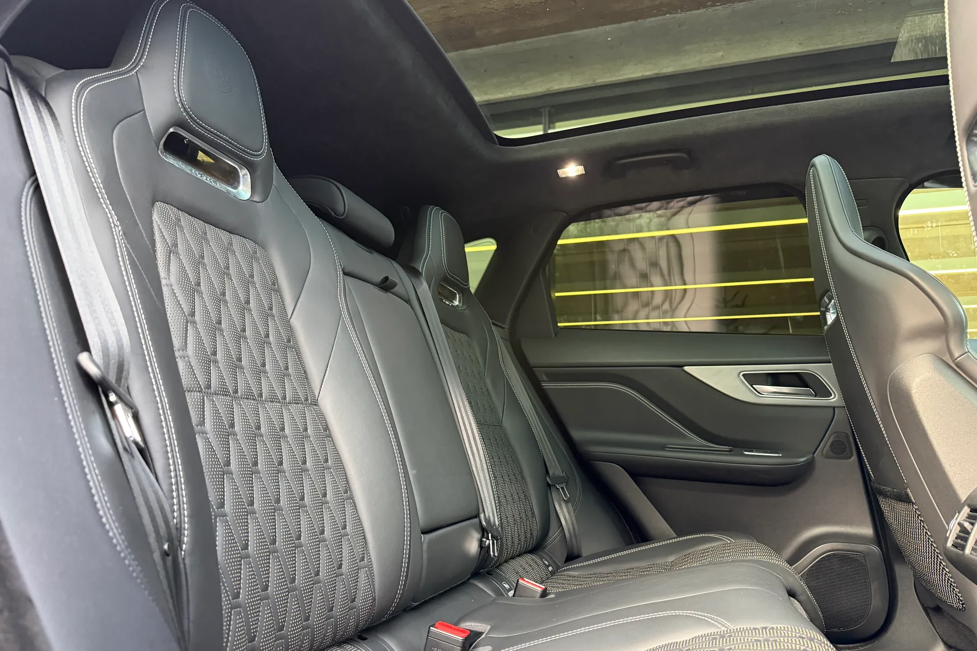 Jaguar F-PACE thumbnail image number 28