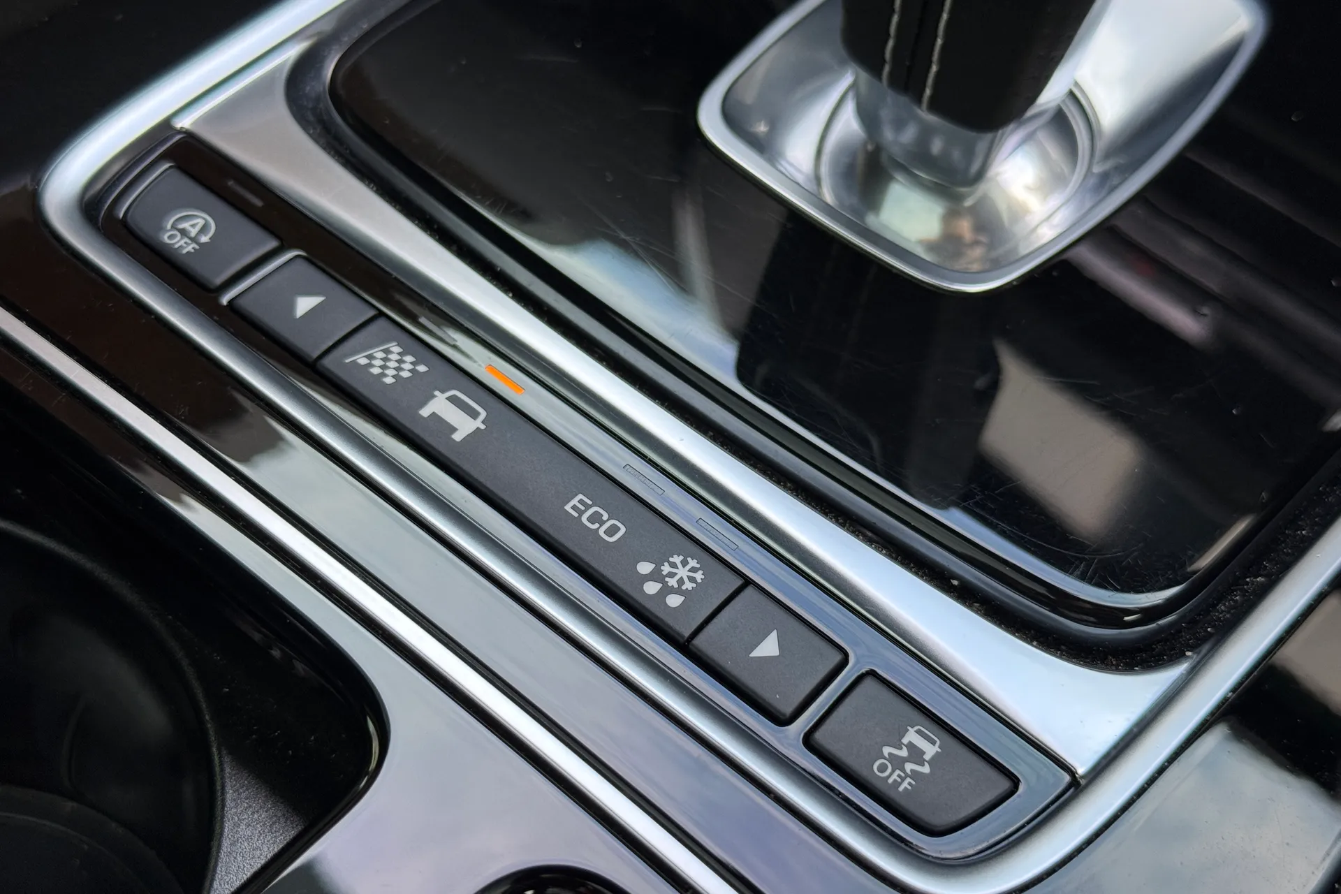 Jaguar F-PACE thumbnail image number 41