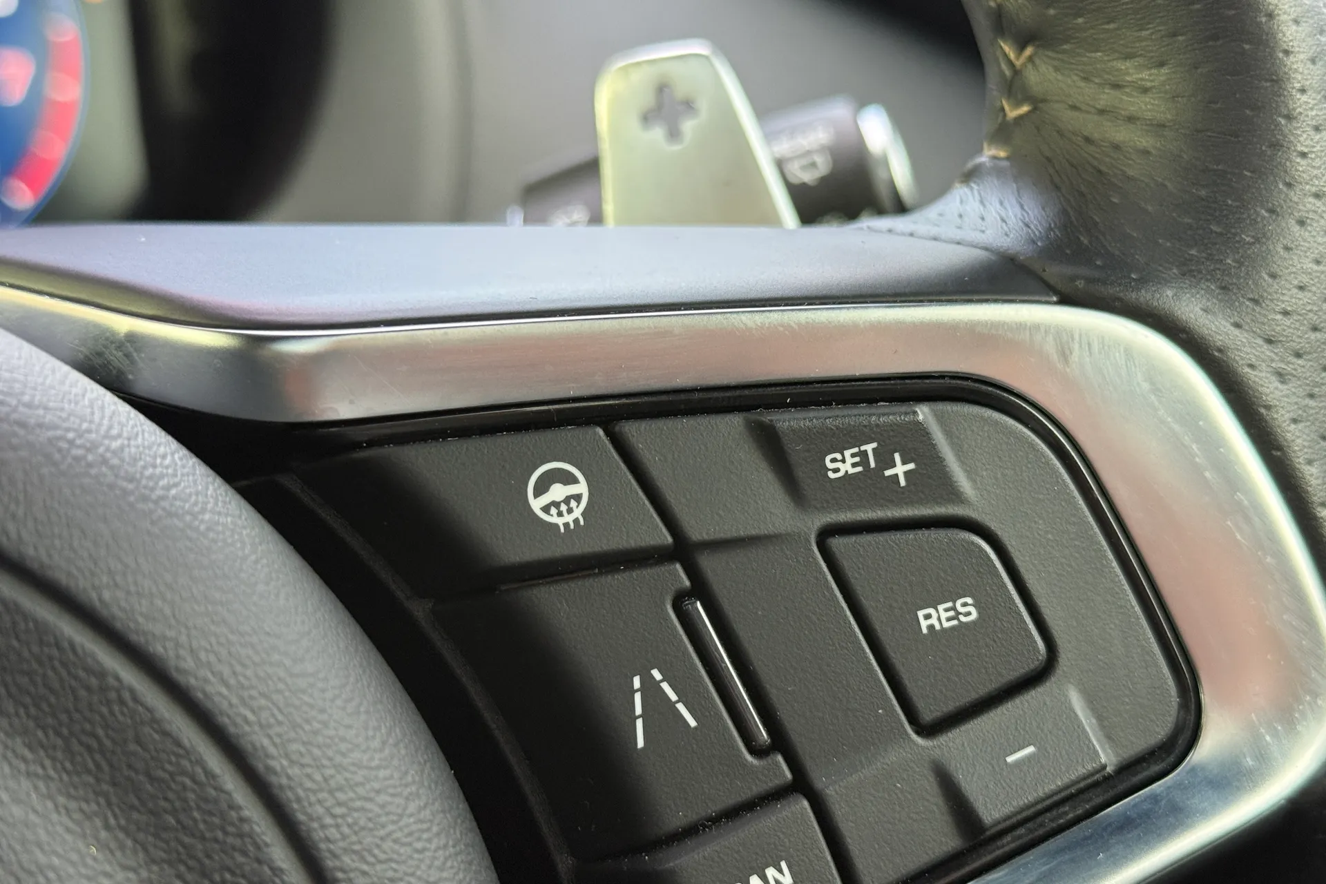 Jaguar F-PACE thumbnail image number 46