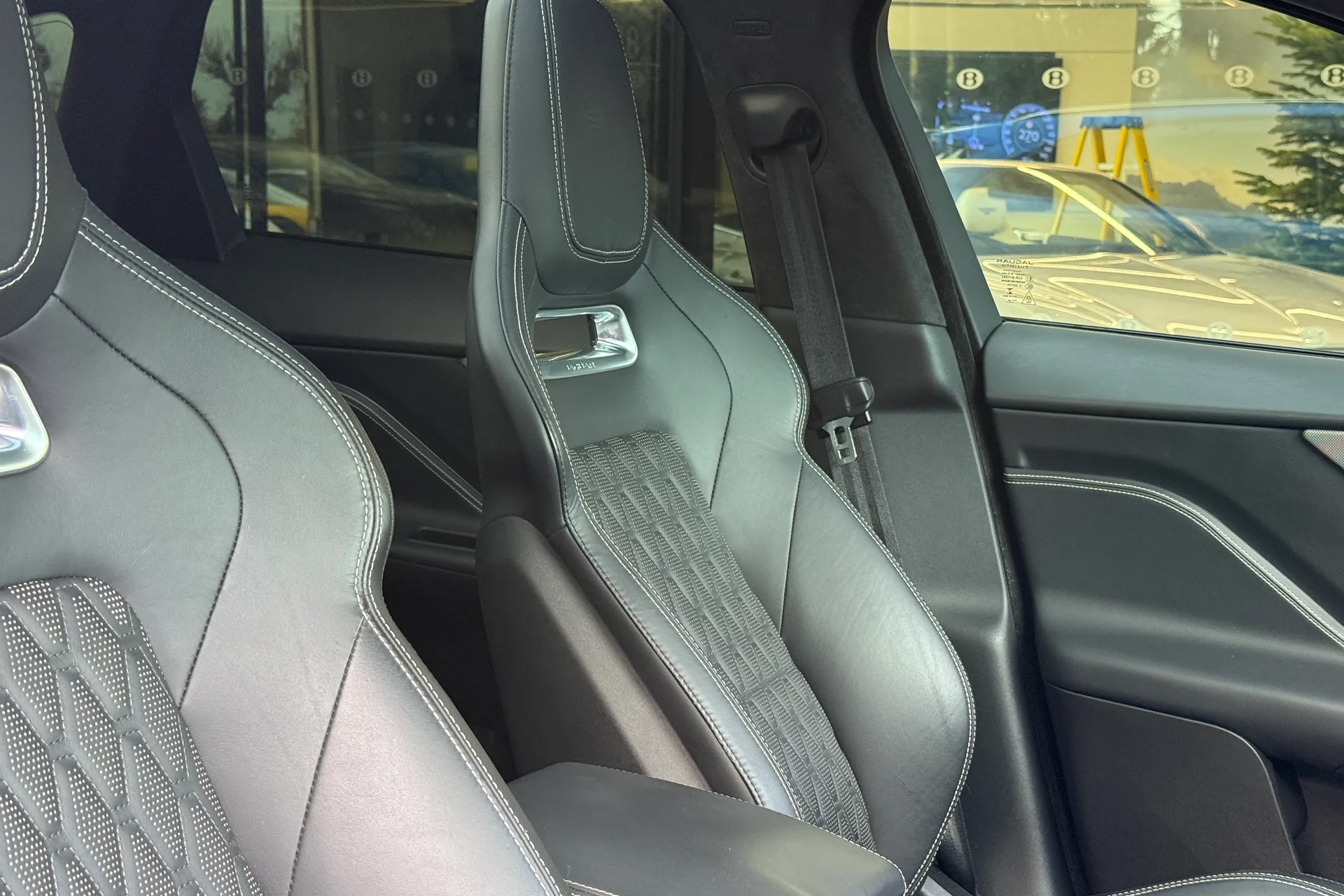 Jaguar F-PACE thumbnail image number 18