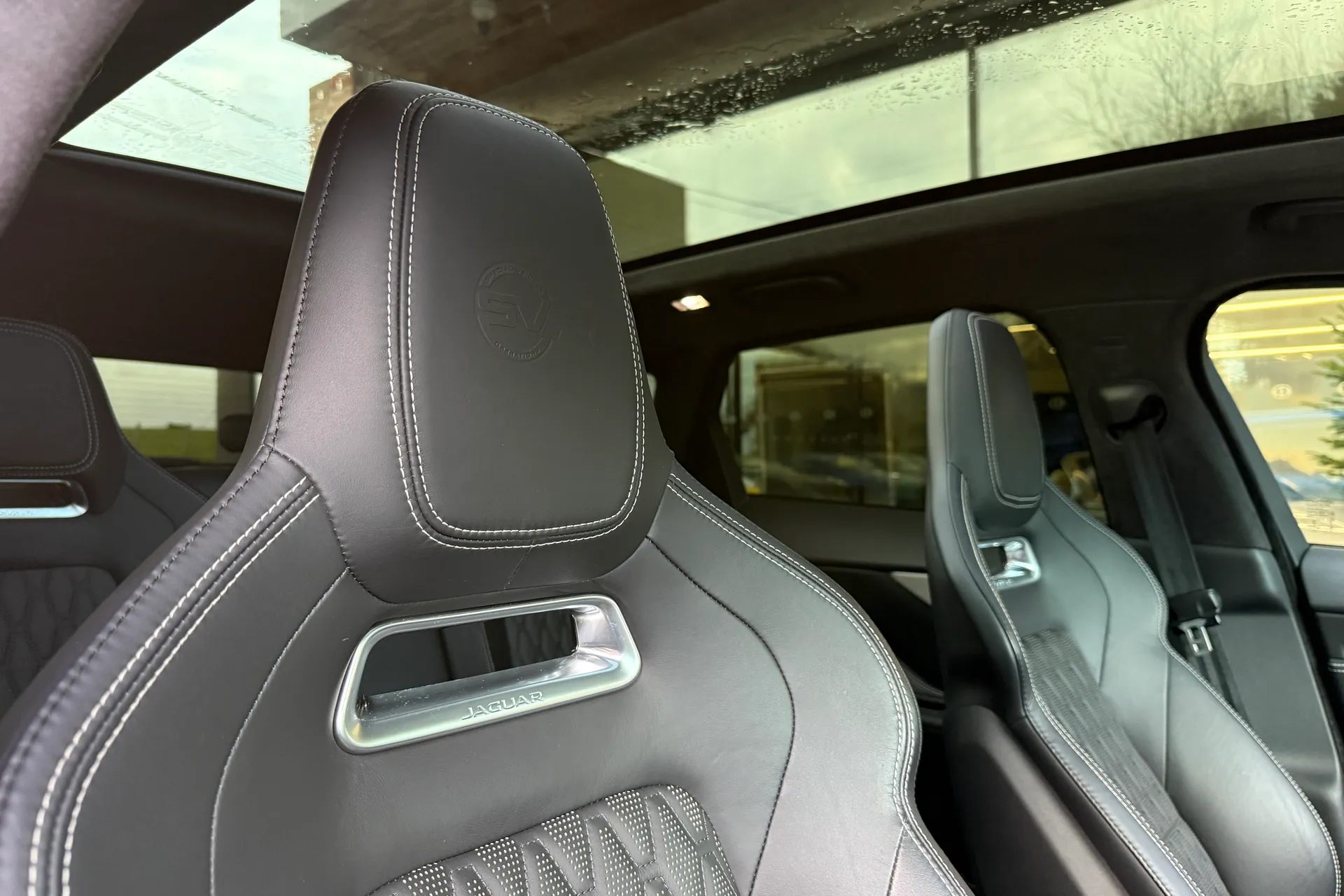 Jaguar F-PACE thumbnail image number 16