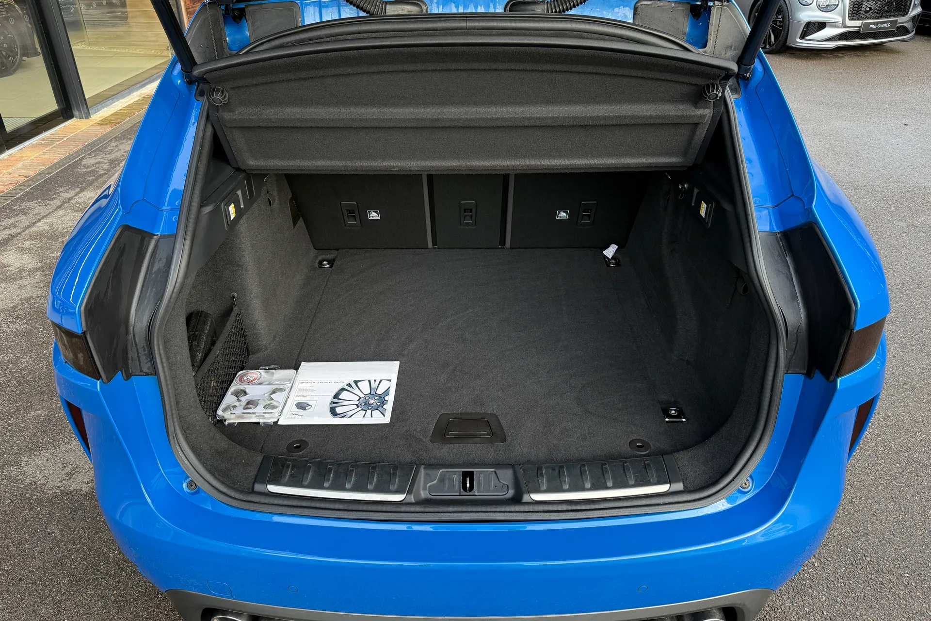 Jaguar F-PACE thumbnail image number 32